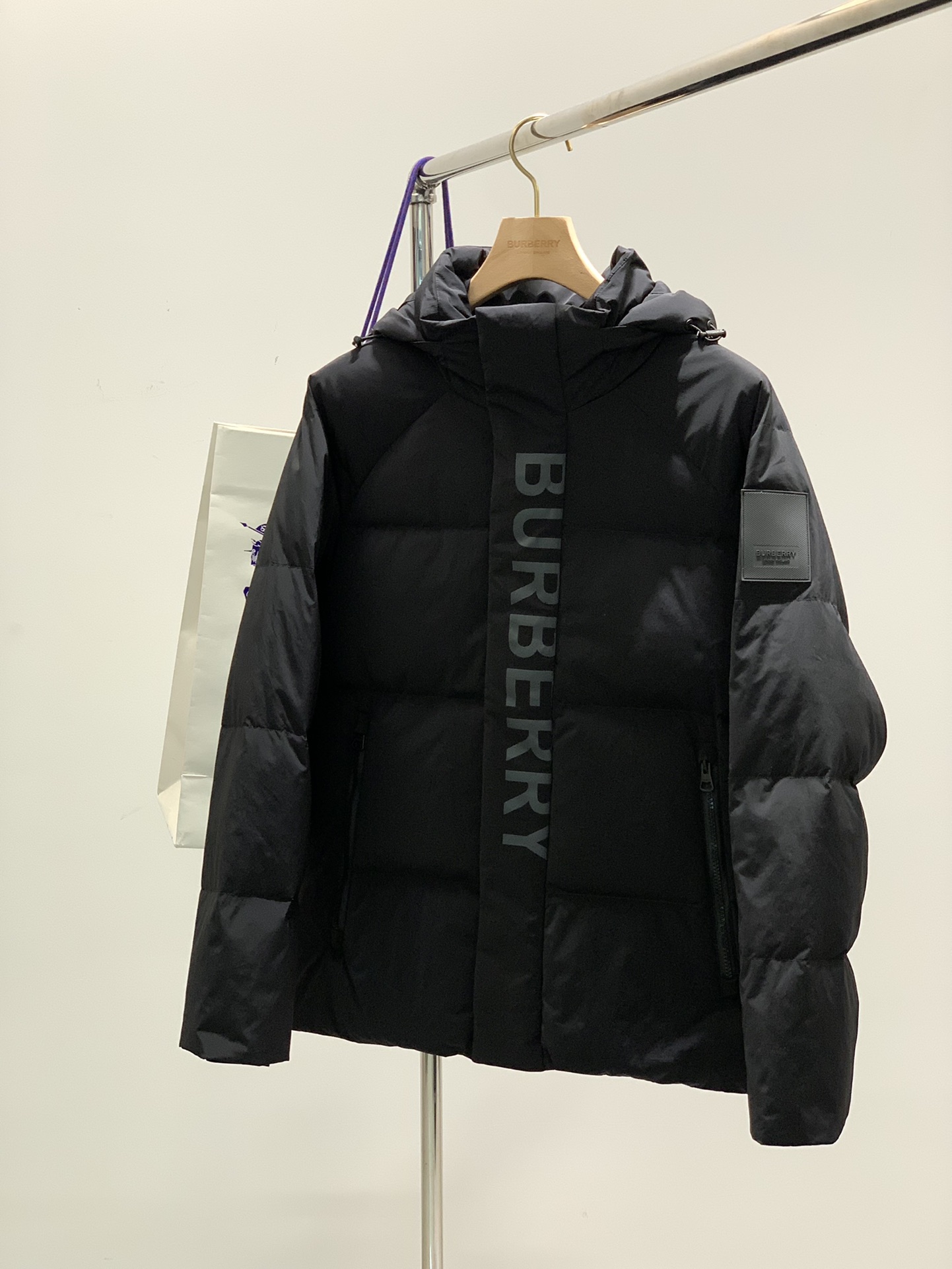 Burberry巴宝莉2024冬季最新品专柜同步有售原单狠货时尚休闲连帽羽绒服外套进口原版面料上身舒适透