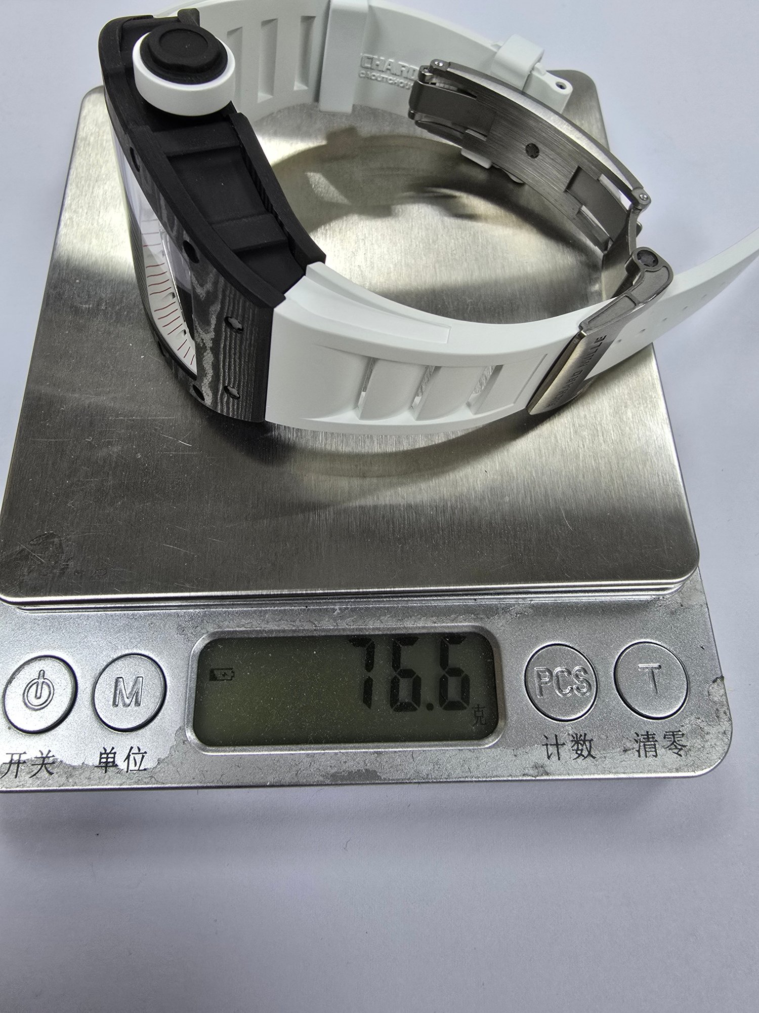 La medida real de la fibra de carbono aps rm055 es 76,6 g, que es un poco más que los 70 g originales, ¡solo …