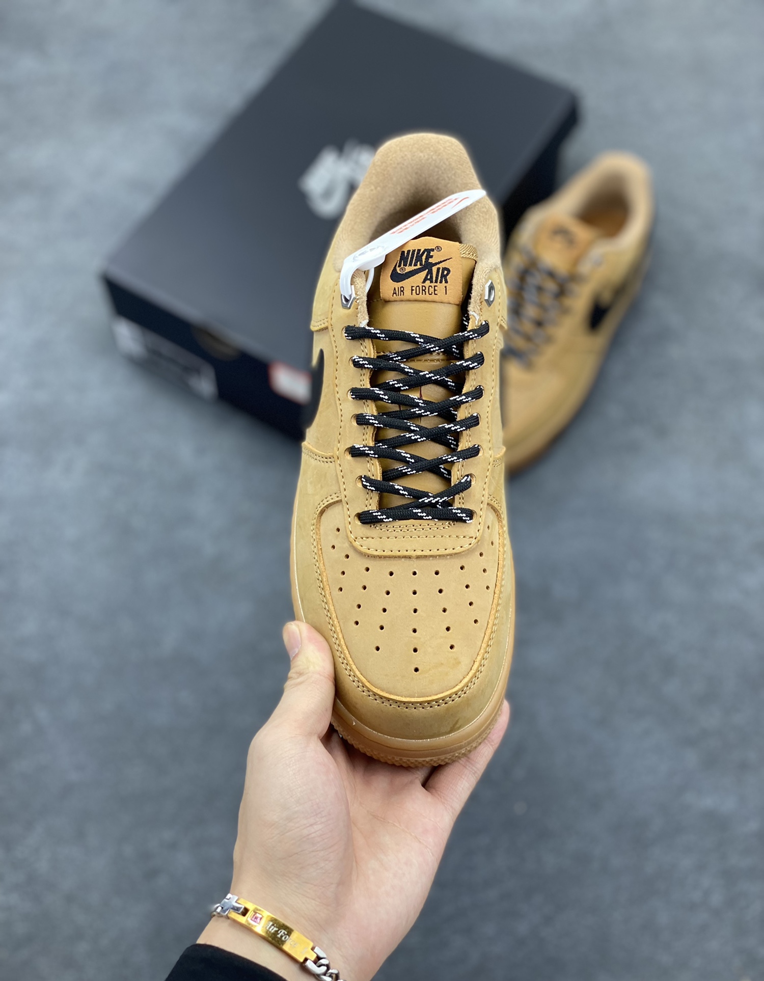 图片[2]-Nike Air Force 1 ’07 Low 空军一号低帮百搭休闲运动板鞋。柔软、弹性十足的缓震性能和出色的中底设计，横跨复古与现代的外型结合，造就出风靡全球三十多年的Force 1，直到今天还深受青睐 货号：CJ9179-200 尺码：36 36.5 37.5 38 38.5 39 40 40.5 41 42 42.5 43 44 44.5 45-选品中心