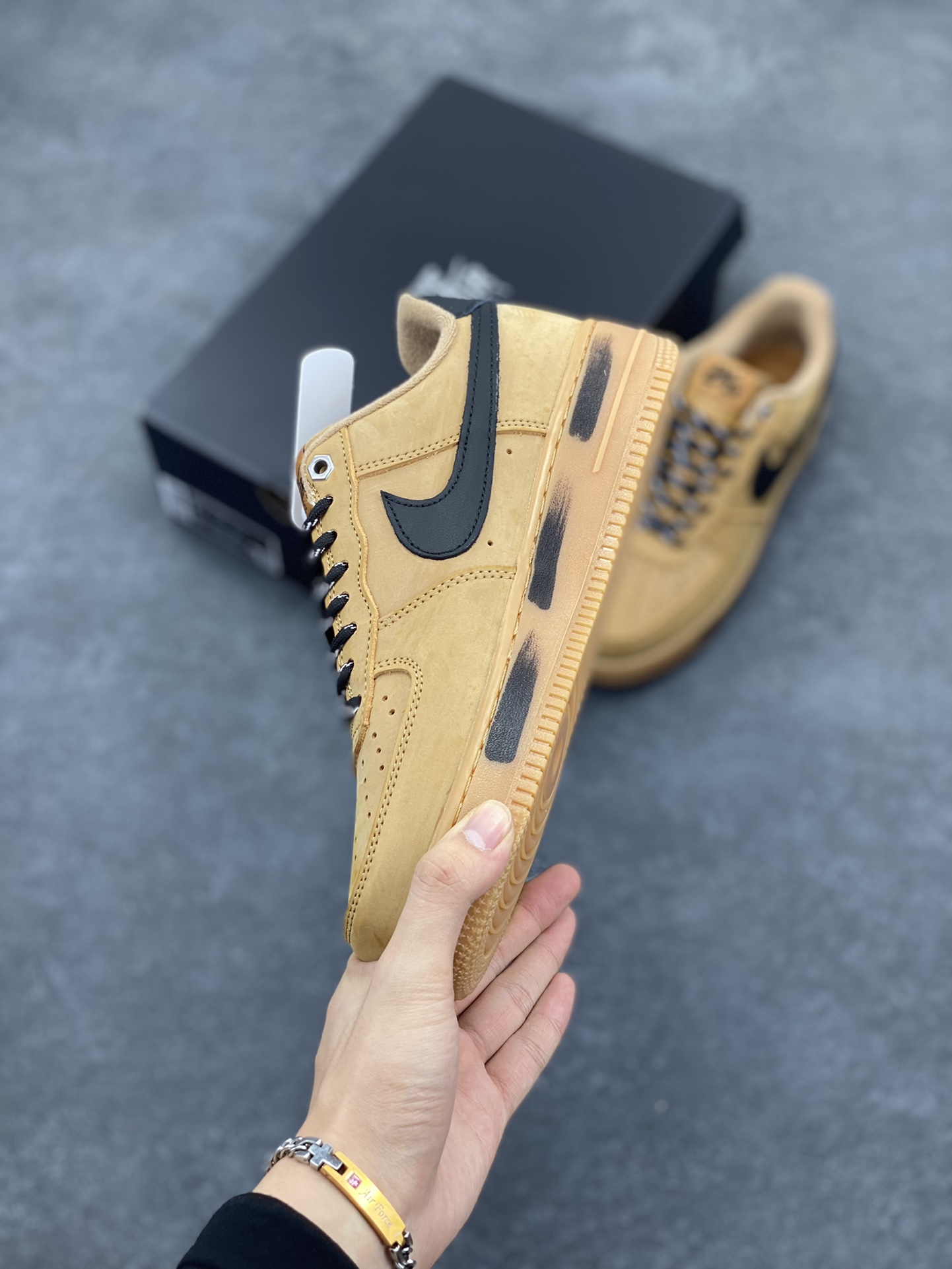 图片[3]-Nike Air Force 1 ’07 Low 空军一号低帮百搭休闲运动板鞋。柔软、弹性十足的缓震性能和出色的中底设计，横跨复古与现代的外型结合，造就出风靡全球三十多年的Force 1，直到今天还深受青睐 货号：CJ9179-200 尺码：36 36.5 37.5 38 38.5 39 40 40.5 41 42 42.5 43 44 44.5 45-选品中心