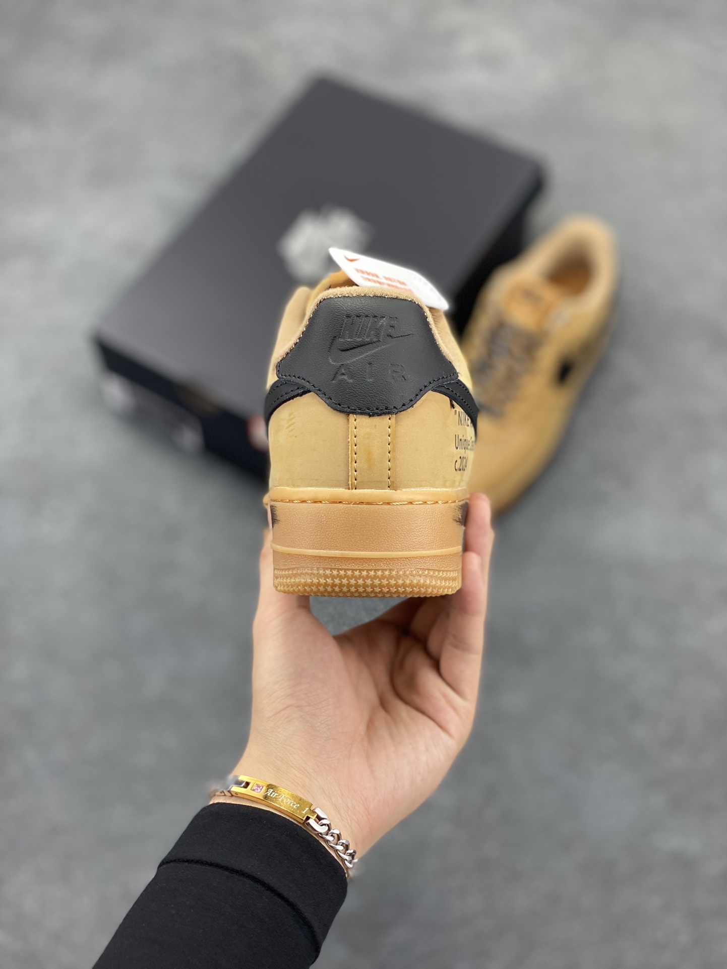 图片[4]-Nike Air Force 1 ’07 Low 空军一号低帮百搭休闲运动板鞋。柔软、弹性十足的缓震性能和出色的中底设计，横跨复古与现代的外型结合，造就出风靡全球三十多年的Force 1，直到今天还深受青睐 货号：CJ9179-200 尺码：36 36.5 37.5 38 38.5 39 40 40.5 41 42 42.5 43 44 44.5 45-选品中心