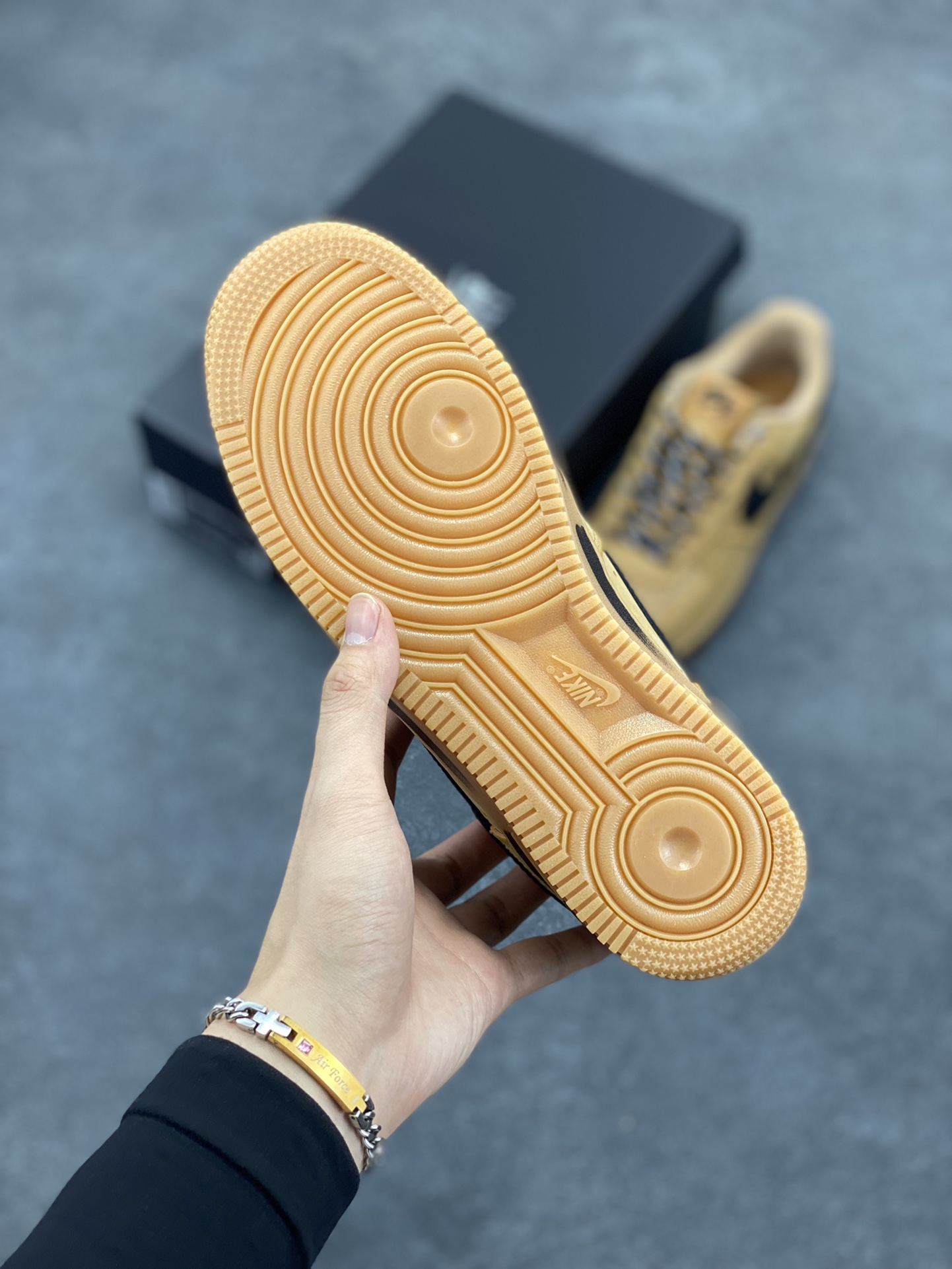 图片[5]-Nike Air Force 1 ’07 Low 空军一号低帮百搭休闲运动板鞋。柔软、弹性十足的缓震性能和出色的中底设计，横跨复古与现代的外型结合，造就出风靡全球三十多年的Force 1，直到今天还深受青睐 货号：CJ9179-200 尺码：36 36.5 37.5 38 38.5 39 40 40.5 41 42 42.5 43 44 44.5 45-选品中心