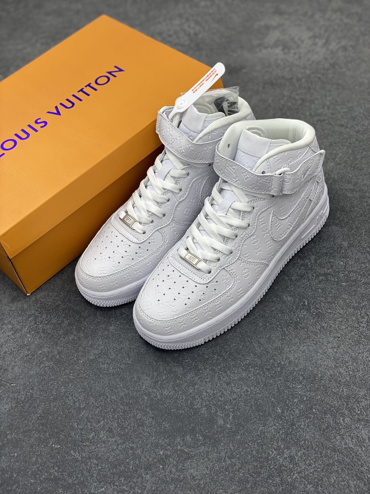 图片[8]-NIke Air Force 1 \’07 Low “LV联名–白马王子”空军一号 中帮 运动鞋 休闲鞋 折边针车 工艺难度大 原楦头原纸板 原装鞋盒 定制五金配件 内置全掌气垫 原厂鞋底 货号：DV0688-300 尺码：36 36.5 37.5 38 38.5 39 40 40.5 41 42 42.5 43 44 44.5 45-选品中心