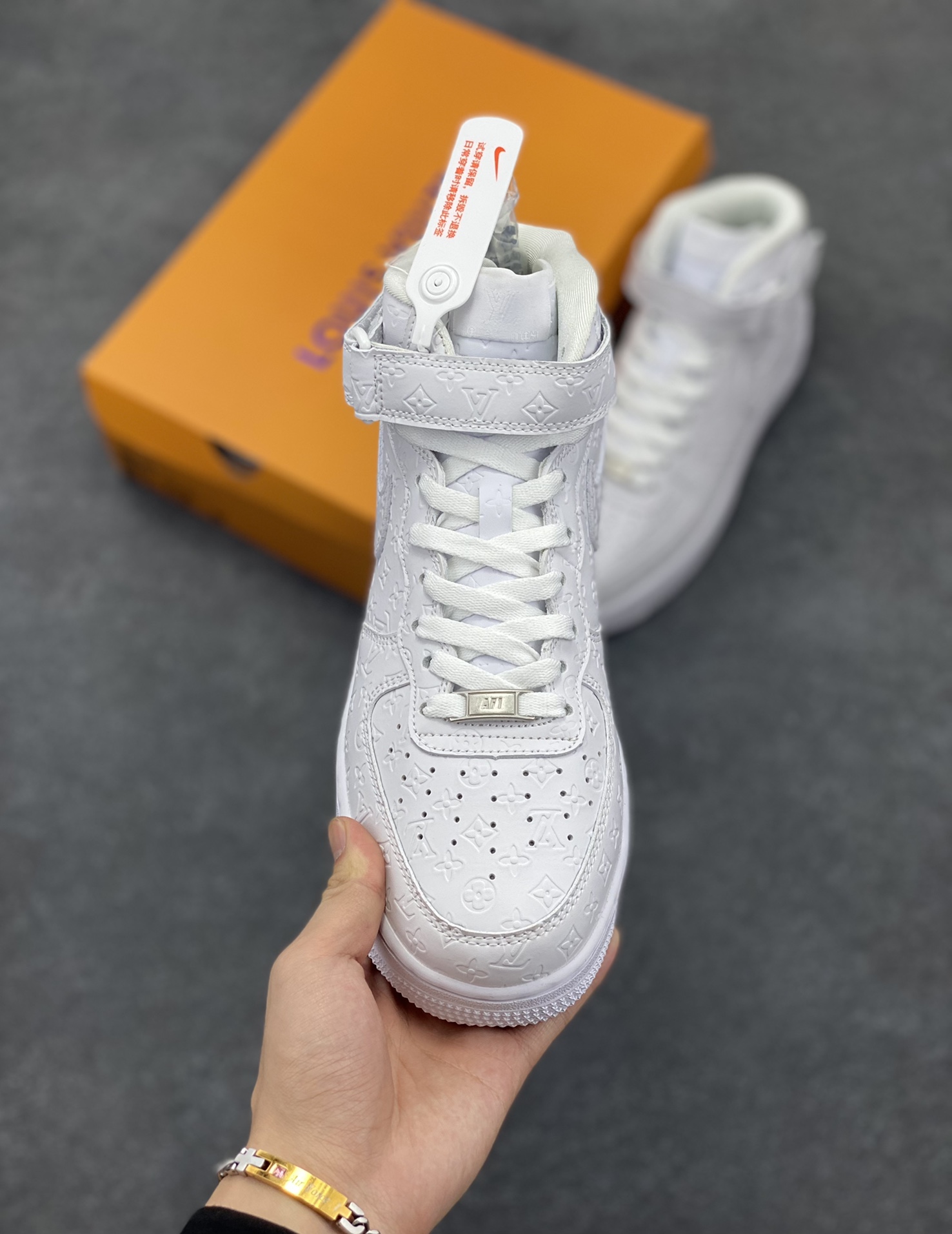 图片[2]-NIke Air Force 1 \’07 Low “LV联名–白马王子”空军一号 中帮 运动鞋 休闲鞋 折边针车 工艺难度大 原楦头原纸板 原装鞋盒 定制五金配件 内置全掌气垫 原厂鞋底 货号：DV0688-300 尺码：36 36.5 37.5 38 38.5 39 40 40.5 41 42 42.5 43 44 44.5 45-选品中心
