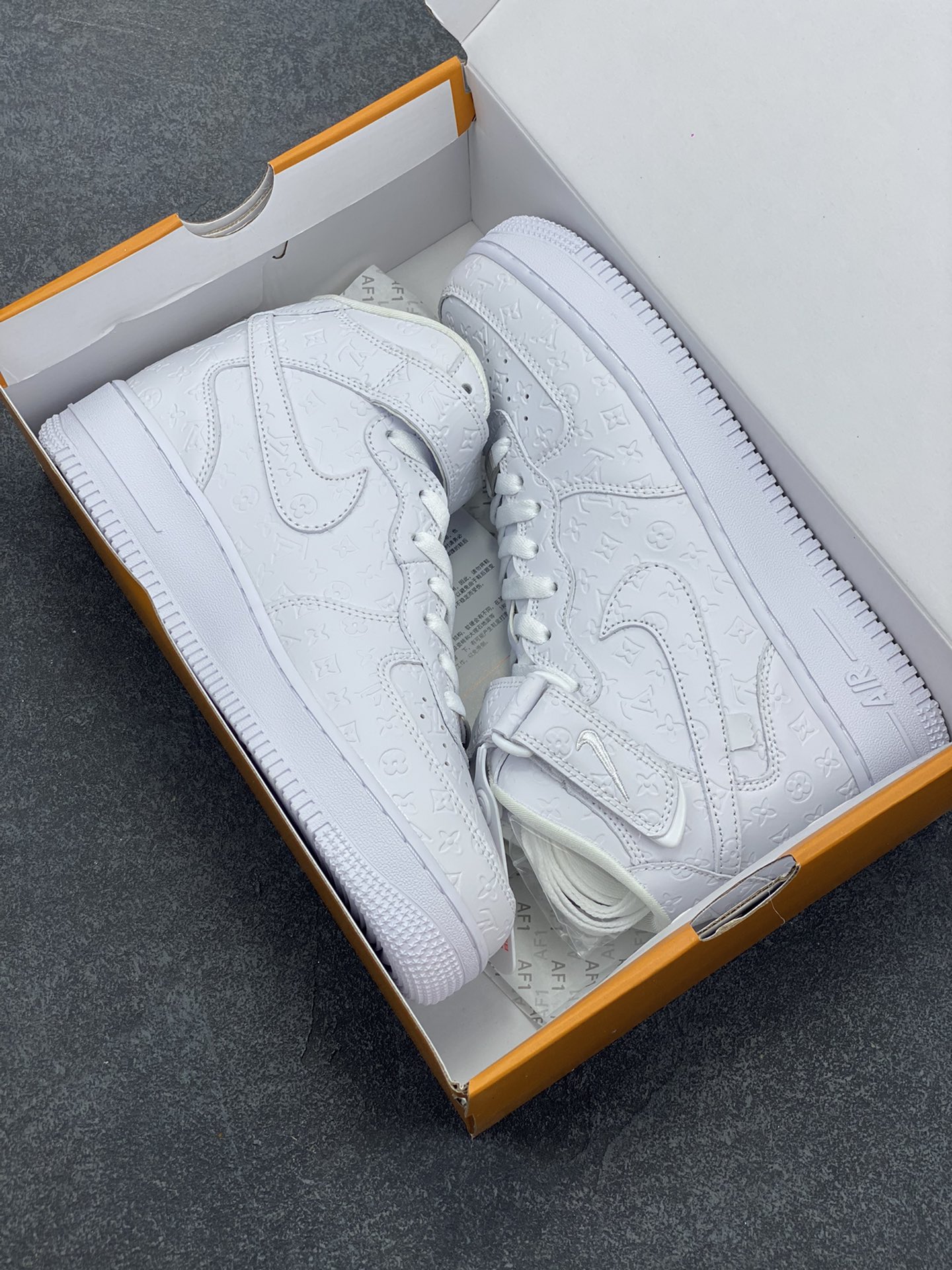 图片[9]-NIke Air Force 1 \’07 Low “LV联名–白马王子”空军一号 中帮 运动鞋 休闲鞋 折边针车 工艺难度大 原楦头原纸板 原装鞋盒 定制五金配件 内置全掌气垫 原厂鞋底 货号：DV0688-300 尺码：36 36.5 37.5 38 38.5 39 40 40.5 41 42 42.5 43 44 44.5 45-选品中心