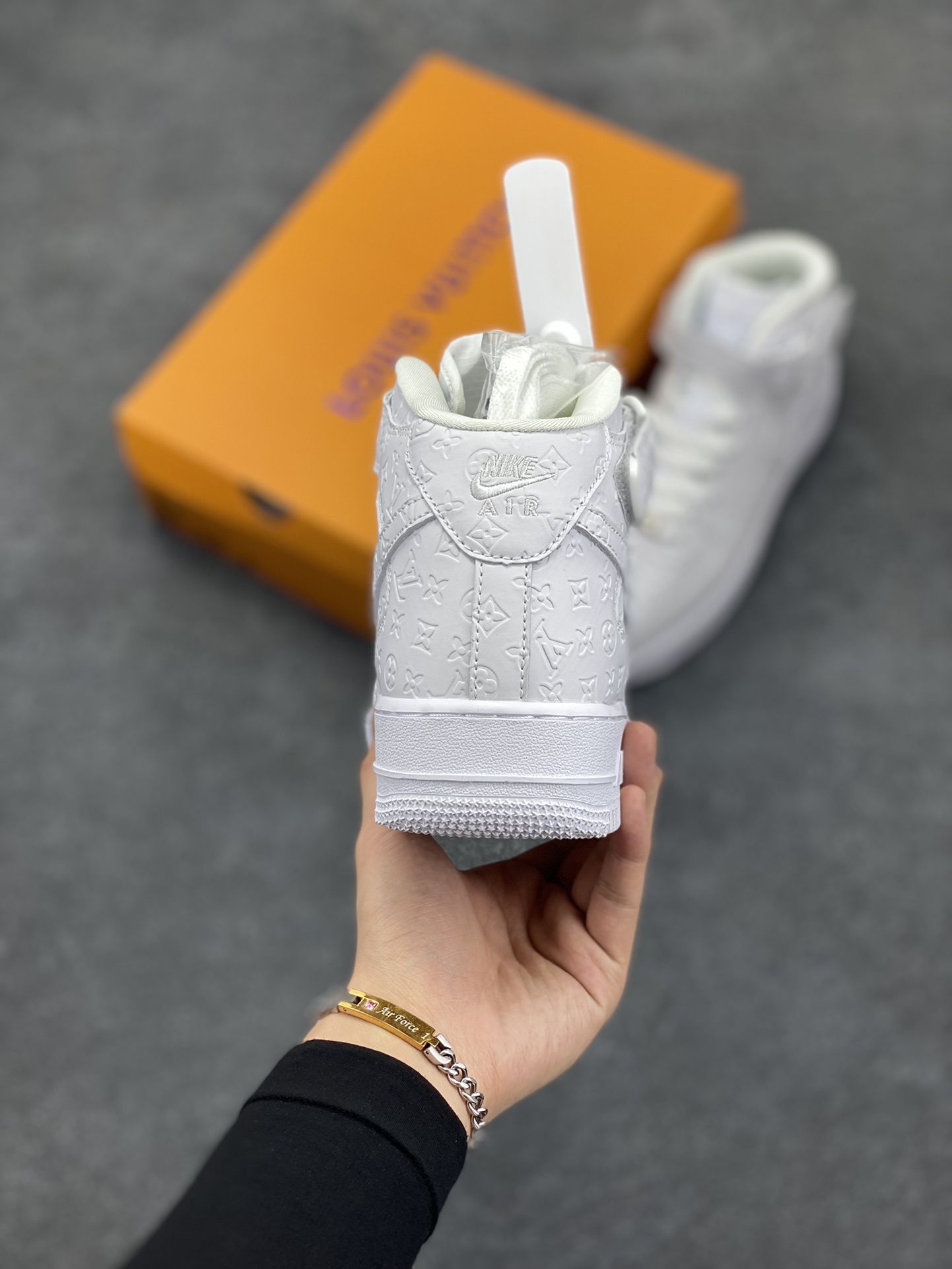 图片[4]-NIke Air Force 1 \’07 Low “LV联名–白马王子”空军一号 中帮 运动鞋 休闲鞋 折边针车 工艺难度大 原楦头原纸板 原装鞋盒 定制五金配件 内置全掌气垫 原厂鞋底 货号：DV0688-300 尺码：36 36.5 37.5 38 38.5 39 40 40.5 41 42 42.5 43 44 44.5 45-选品中心