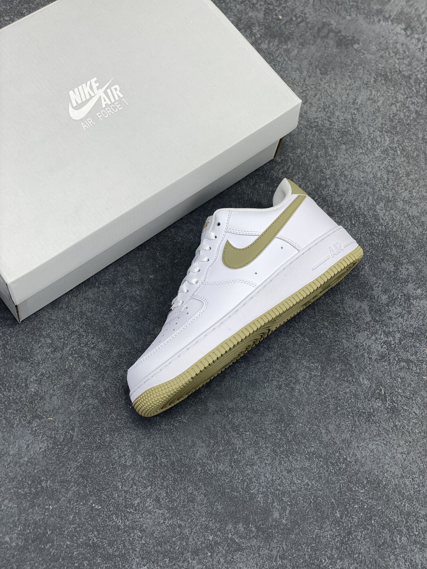 图片[7]-NK Air Force 1 空军一号 白军绿 原楦头原纸板 打造纯正空军版型#专注外贸渠道 全掌内置蜂窝气垫 #原盒配件 原厂中底钢印、拉帮完美 货号：FJ4146-110 尺码：36 36.5 37.5 38 38.5 39 40 40.5 41 42 42.5 43 44 44.5 45-选品中心
