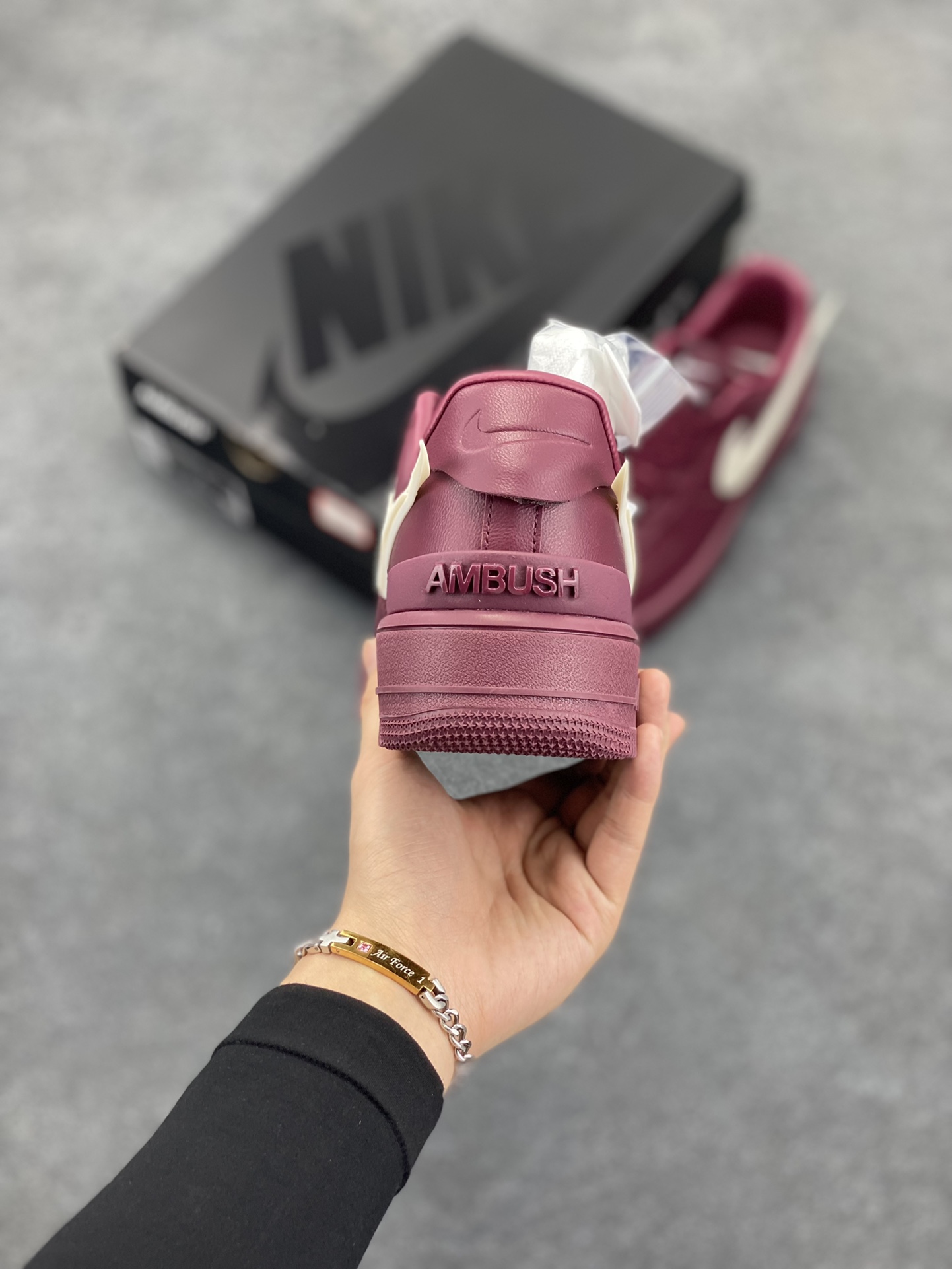 图片[4]-Ambush x Nk Air Force 1\’07 Low 联名款 空军一号低帮休闲板鞋 纯鞋面采用了优质原厂黄油皮革 标志性的 Swoosh 延伸至鞋跟之外 鞋舌和鞋垫上印有 AMBUSH 品牌标志 整体简约大气 可以适配多种造型 货号：DV3464-108 尺码：36 36.5 37.5 38 38.5 39 40 40.5 41 42 42.5 43 44 44.5 45 46-选品中心