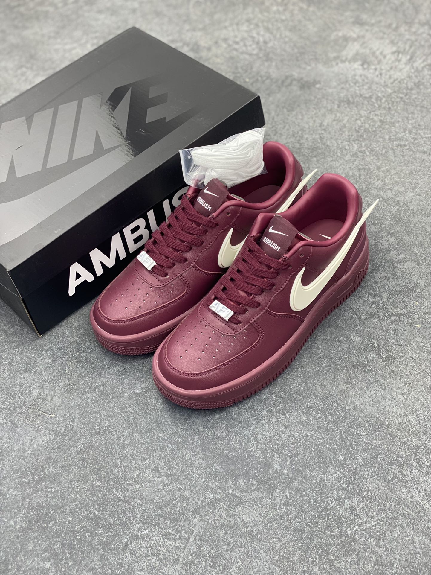 图片[8]-Ambush x Nk Air Force 1\’07 Low 联名款 空军一号低帮休闲板鞋 纯鞋面采用了优质原厂黄油皮革 标志性的 Swoosh 延伸至鞋跟之外 鞋舌和鞋垫上印有 AMBUSH 品牌标志 整体简约大气 可以适配多种造型 货号：DV3464-108 尺码：36 36.5 37.5 38 38.5 39 40 40.5 41 42 42.5 43 44 44.5 45 46-选品中心