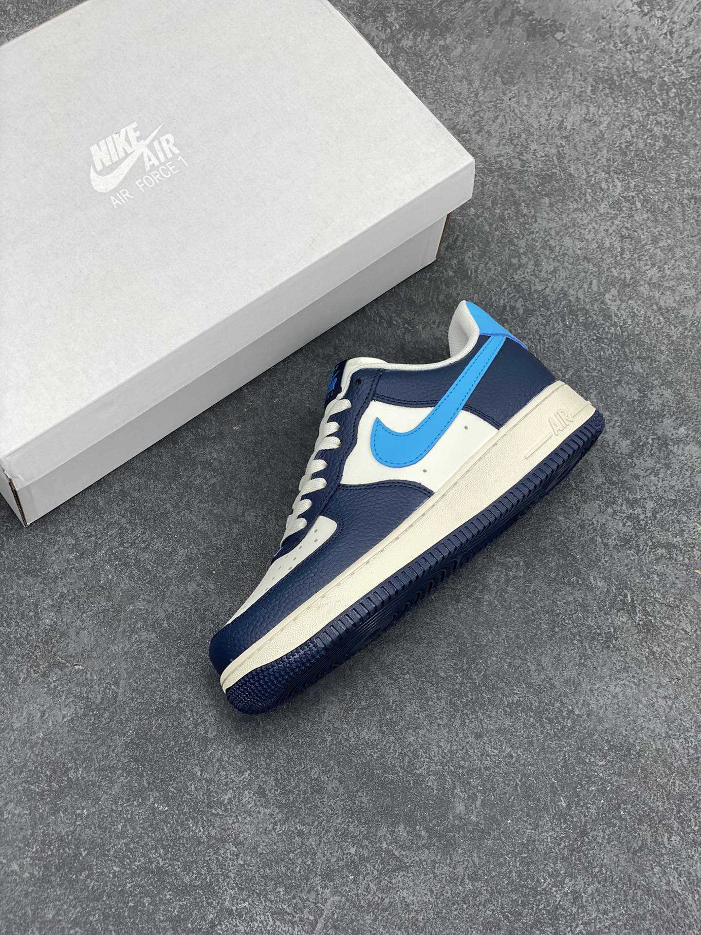 图片[7]-Nike Air Force 1 Low 07 BTS 白蓝 原楦头原纸板 打造纯正低帮空军版型 专注外贸渠道 全掌内置蜂窝气垫 原盒配件 原厂中底钢印、拉帮完美 货号：HJ9291-478 尺码：36 36.5 37.5 38 38.5 39 40 40.5 41 42 42.5 43 44 44.5 45-选品中心