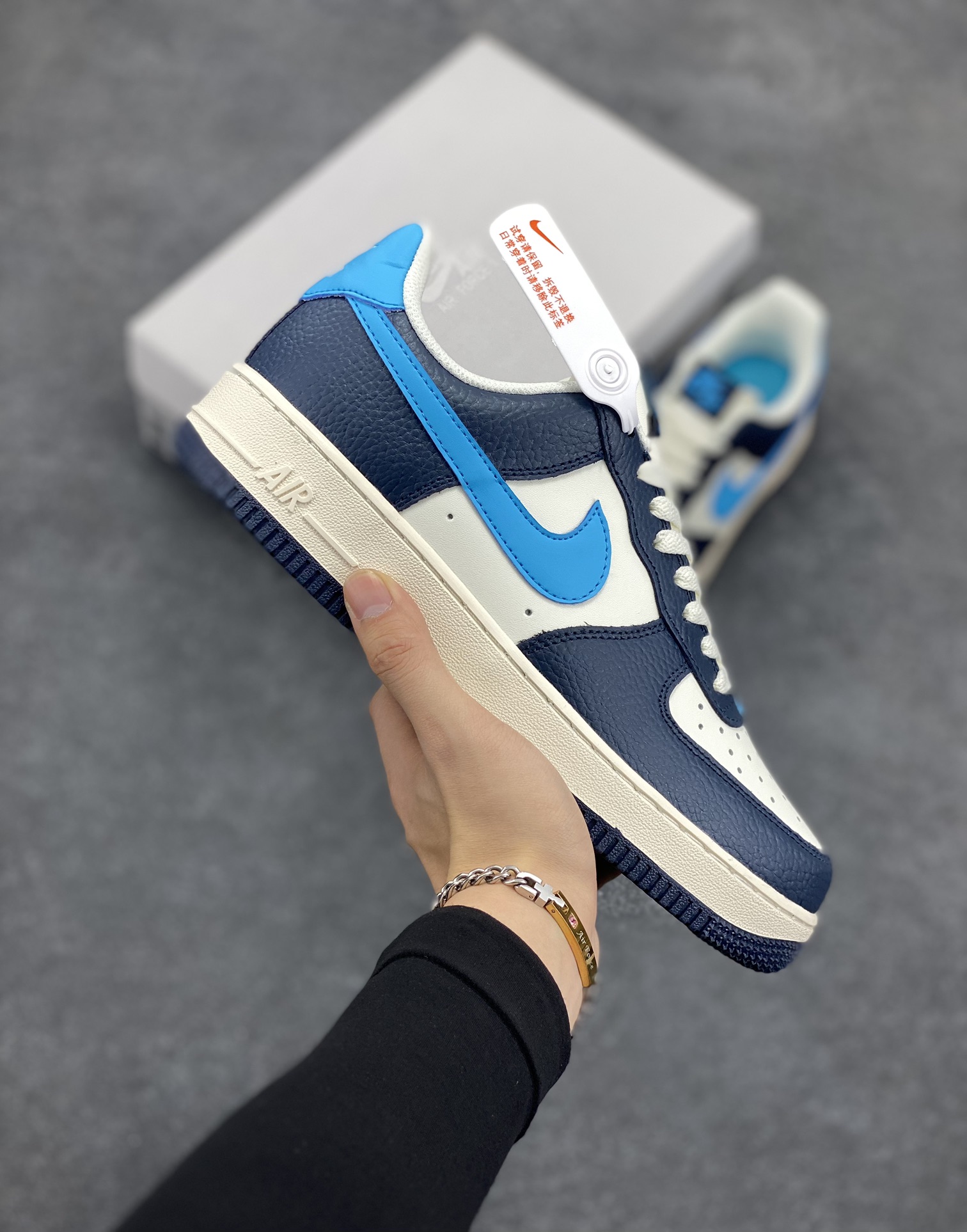 Nike Air Force 1 Low 07 BTS 白蓝 原楦头原纸板 打造纯正低帮空军版型 专注外贸渠道 全掌内置蜂窝气垫 原盒配件 原厂中底钢印、拉帮完美 货号：HJ9291-478 尺码：36 36.5 37.5 38 38.5 39 40 40.5 41 42 42.5 43 44 44.5 45-选品中心