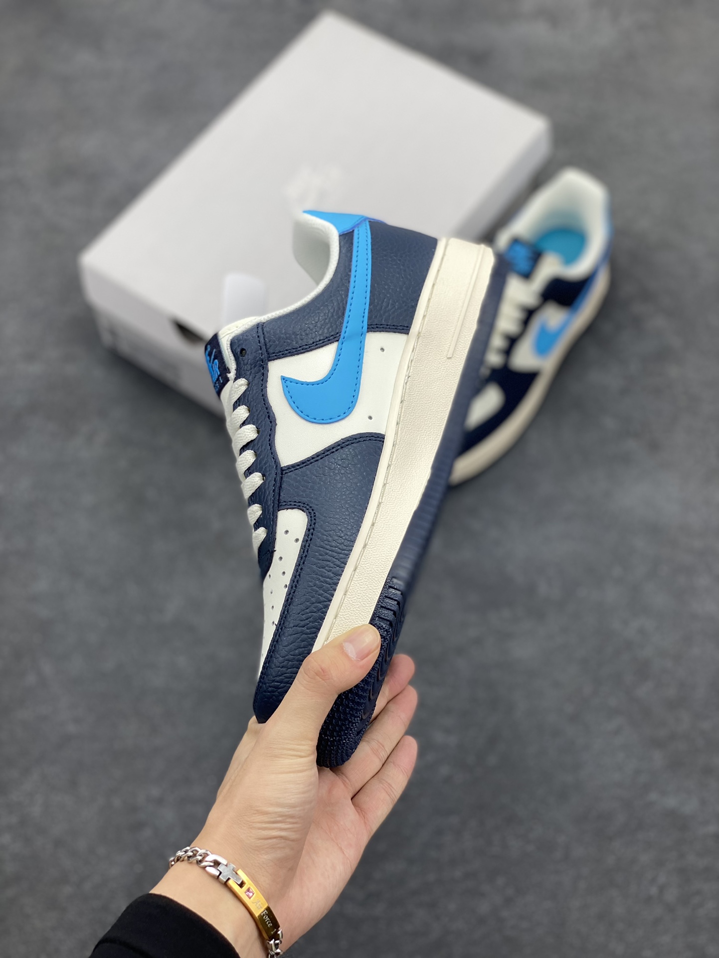 图片[3]-Nike Air Force 1 Low 07 BTS 白蓝 原楦头原纸板 打造纯正低帮空军版型 专注外贸渠道 全掌内置蜂窝气垫 原盒配件 原厂中底钢印、拉帮完美 货号：HJ9291-478 尺码：36 36.5 37.5 38 38.5 39 40 40.5 41 42 42.5 43 44 44.5 45-选品中心