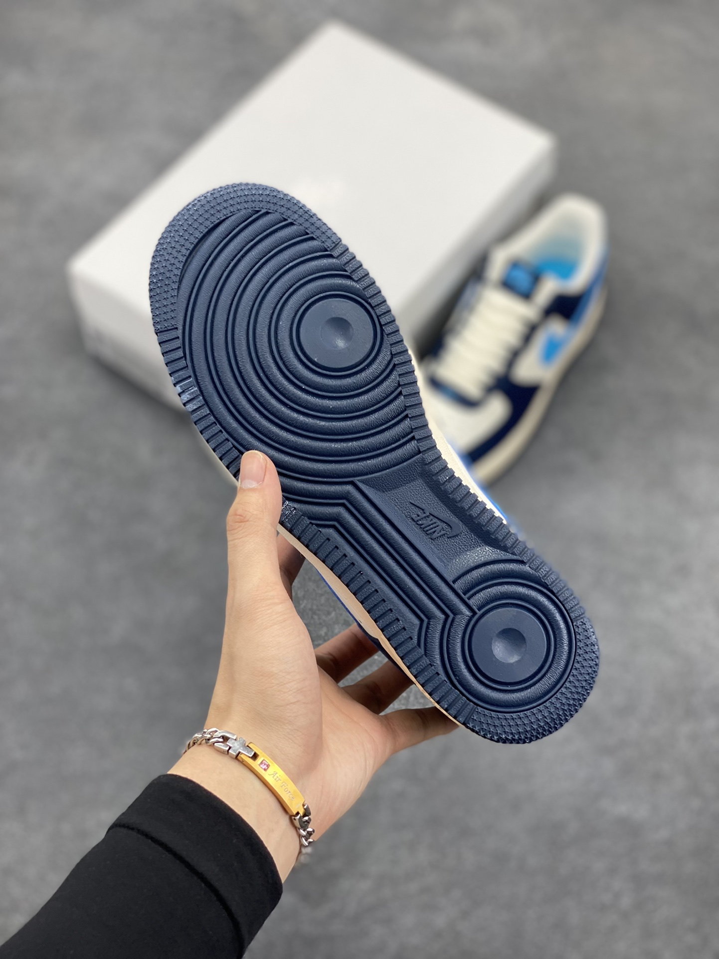 图片[5]-Nike Air Force 1 Low 07 BTS 白蓝 原楦头原纸板 打造纯正低帮空军版型 专注外贸渠道 全掌内置蜂窝气垫 原盒配件 原厂中底钢印、拉帮完美 货号：HJ9291-478 尺码：36 36.5 37.5 38 38.5 39 40 40.5 41 42 42.5 43 44 44.5 45-选品中心