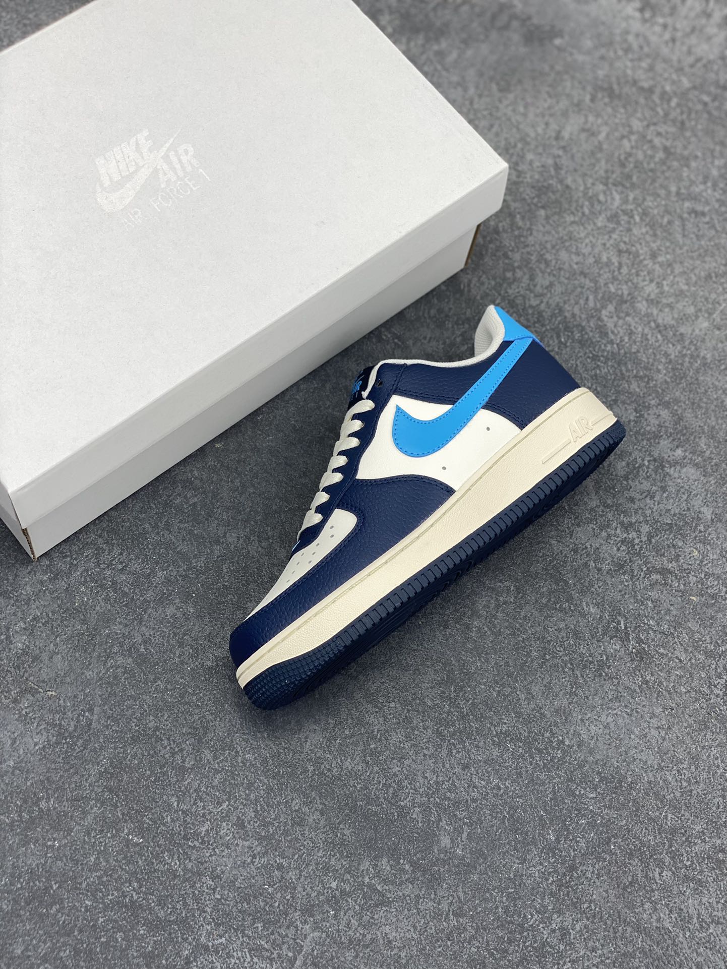 图片[7]-Nike Air Force 1 Low 07 BTS 白蓝 原楦头原纸板 打造纯正低帮空军版型 专注外贸渠道 全掌内置蜂窝气垫 原盒配件 原厂中底钢印、拉帮完美 货号：HJ9291-478 尺码：36 36.5 37.5 38 38.5 39 40 40.5 41 42 42.5 43 44 44.5 45-选品中心