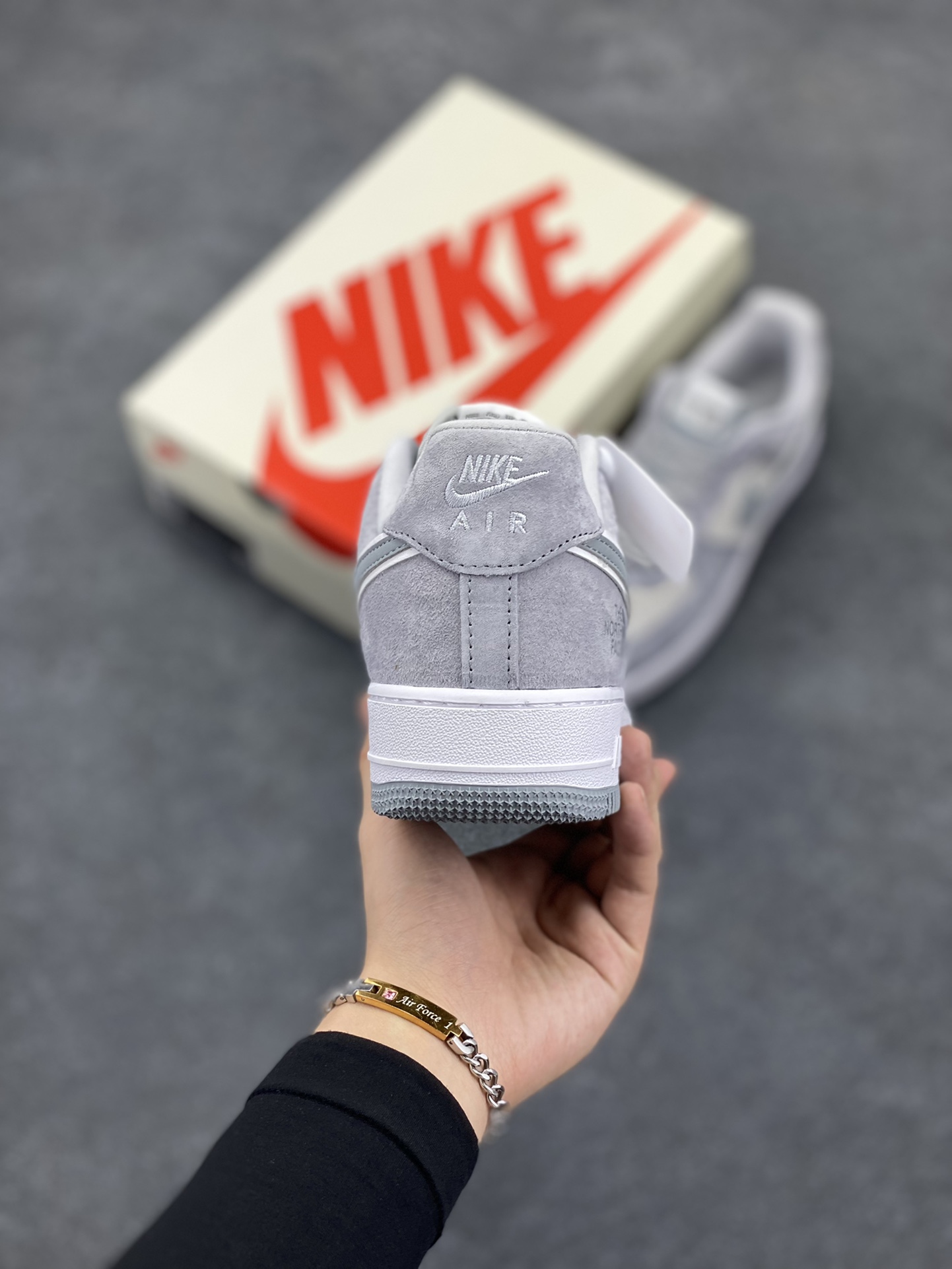 图片[4]-NIke Air Force 1 \’07 Low “北面联名–银灰猪八”空军一号 低帮 运动鞋 休闲鞋 折边针车 工艺难度大 原楦头原纸板 原装鞋盒 定制五金配件 内置全掌气垫 原厂鞋底 货号：KK3333-004 尺码：36 36.5 37.5 38 38.5 39 40 40.5 41 42 42.5 43 44 44.5 45-选品中心