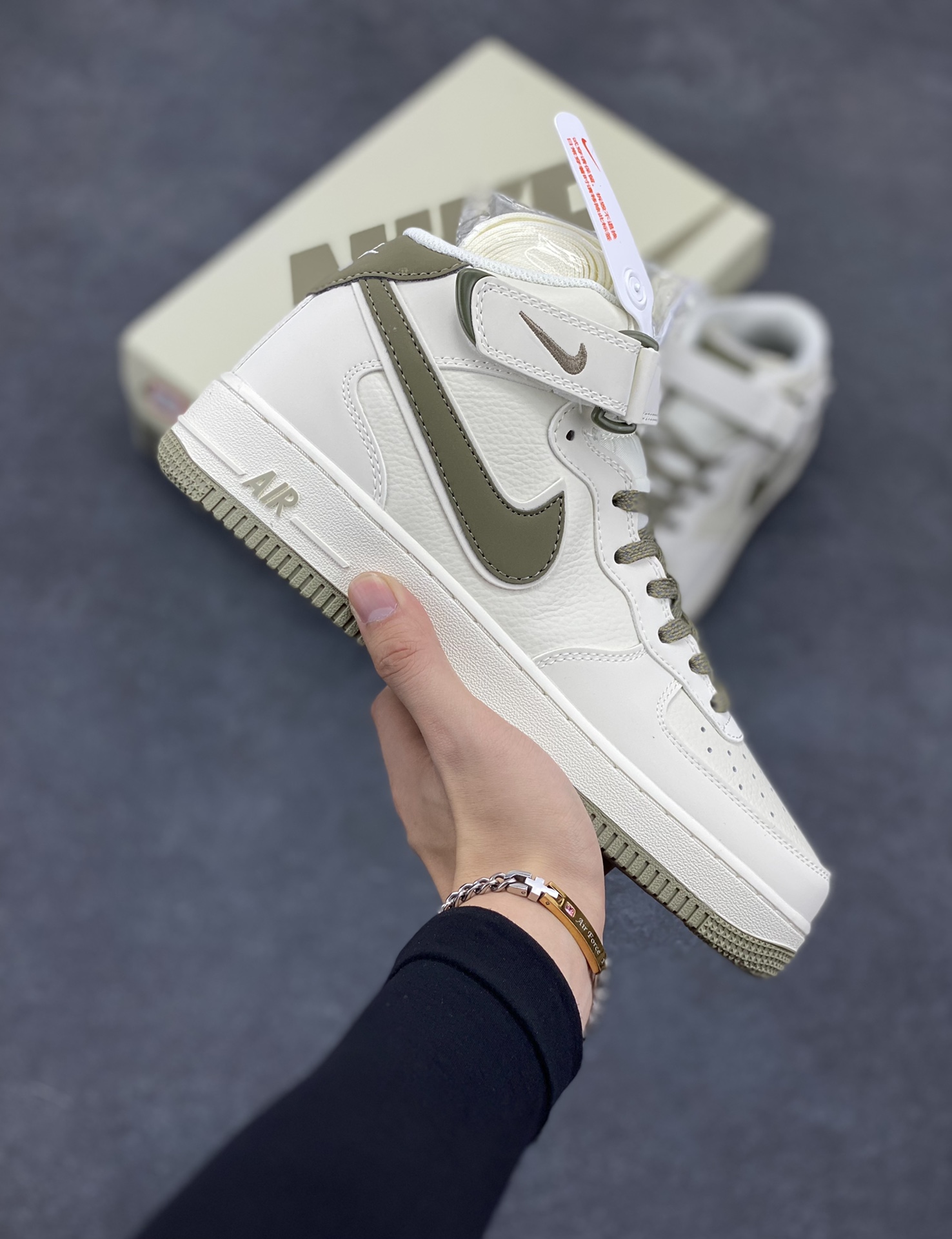 Nike Air Force 1 MID 米绿勾 满天星中帮空军一号休闲板鞋 客供高亮3m反光 定制头成皮料 定制鞋盒 原楦原纸板 纯正版型 内置全掌气垫 货号:SH0235-577 尺码:36 36.5 37.5 38 38.5 39 40 40.5 41 42 42.5 43 44 44.5 45-选品中心