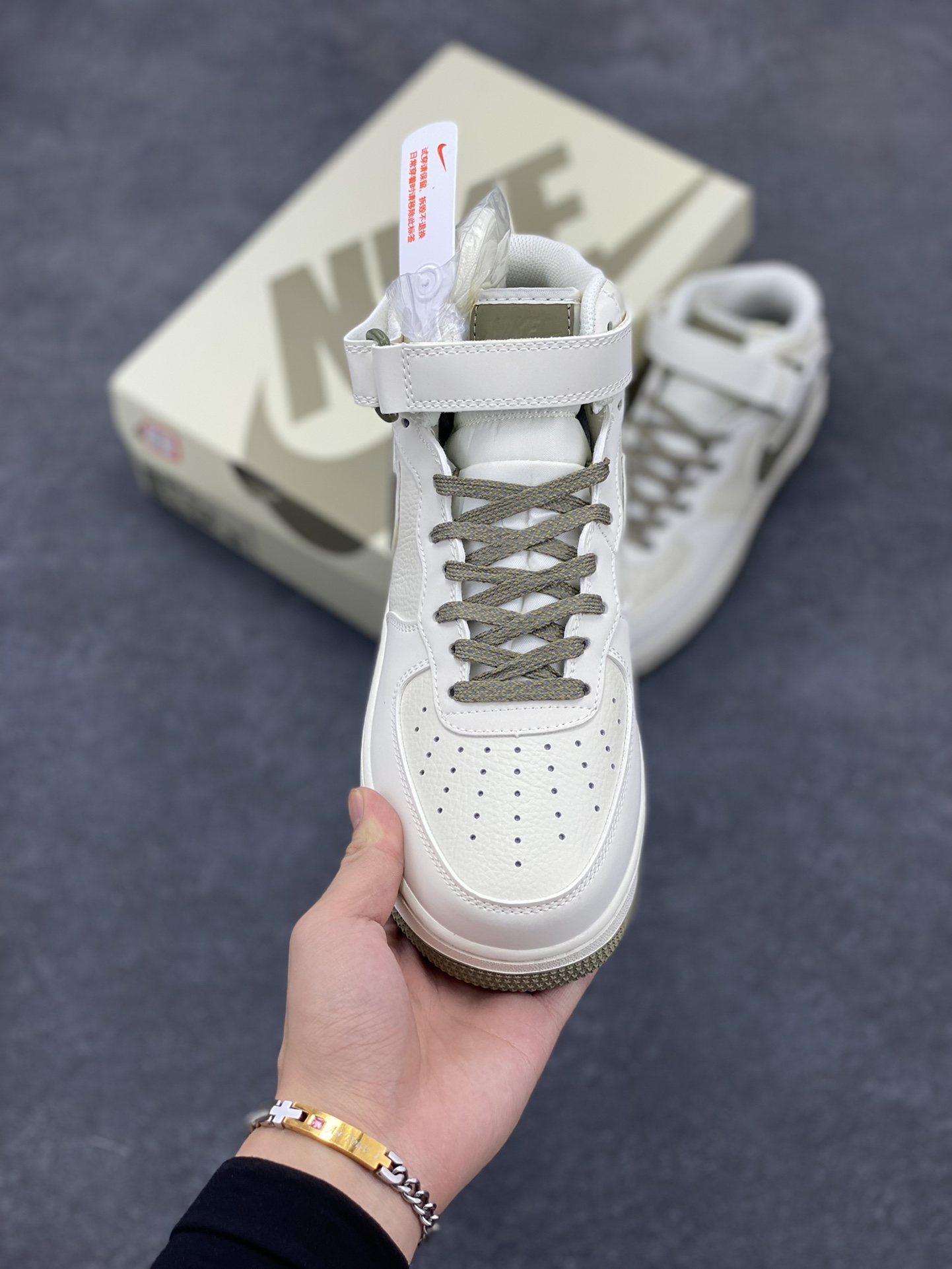 图片[2]-Nike Air Force 1 MID 米绿勾 满天星中帮空军一号休闲板鞋 客供高亮3m反光 定制头成皮料 定制鞋盒 原楦原纸板 纯正版型 内置全掌气垫 货号：SH0235-577 尺码：36 36.5 37.5 38 38.5 39 40 40.5 41 42 42.5 43 44 44.5 45-选品中心