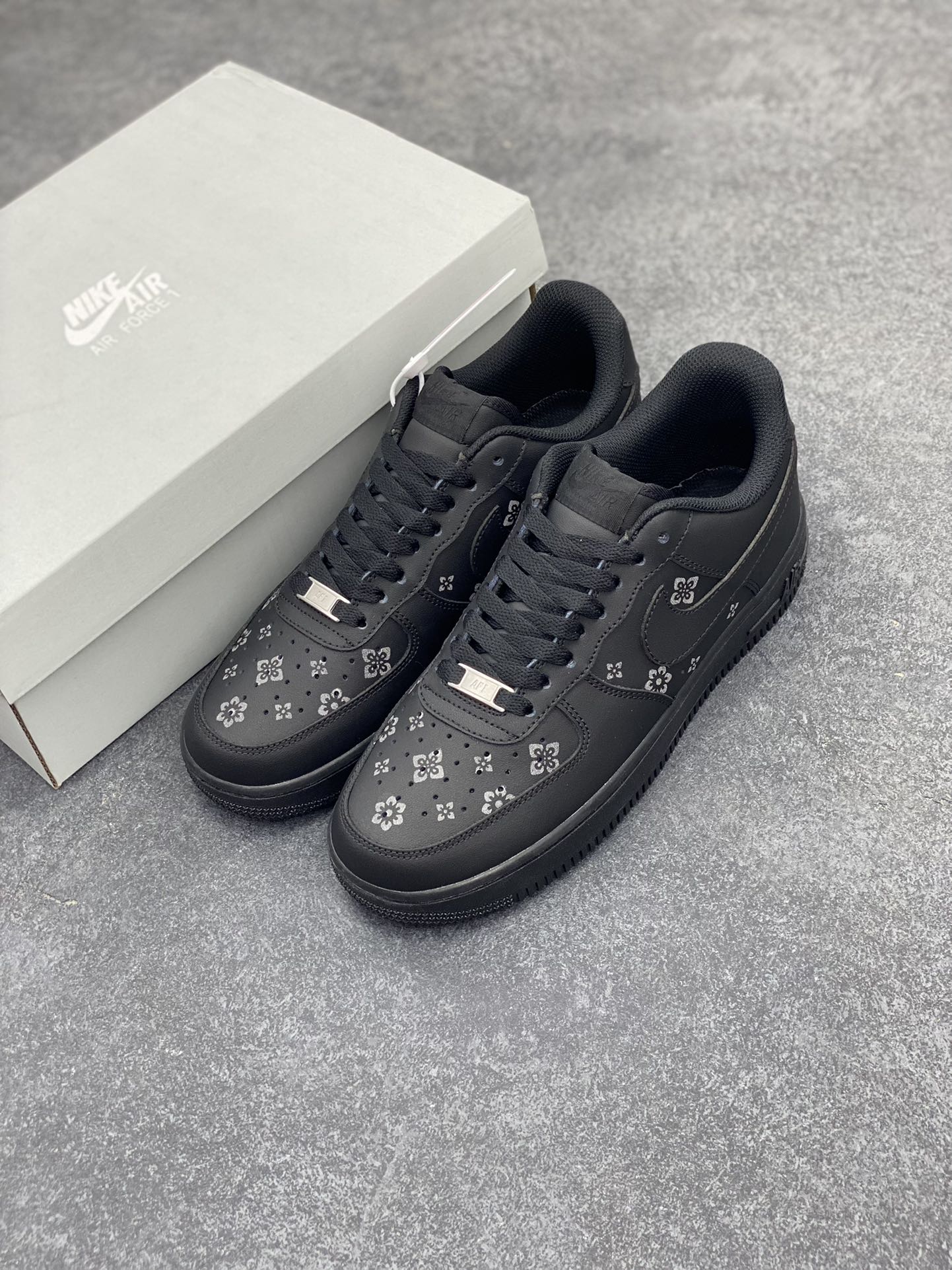 图片[8]-Nike Air Force 1 Low 07 全黑印花 原楦头原纸板 打造纯正低帮空军版型 专注外贸渠道 全掌内置蜂窝气垫 原盒配件 原厂中底钢印、拉帮完美 货号：315122-101 尺码：36 36.5 37.5 38 38.5 39 40 40.5 41 42 42.5 43 44 44.5 45-选品中心