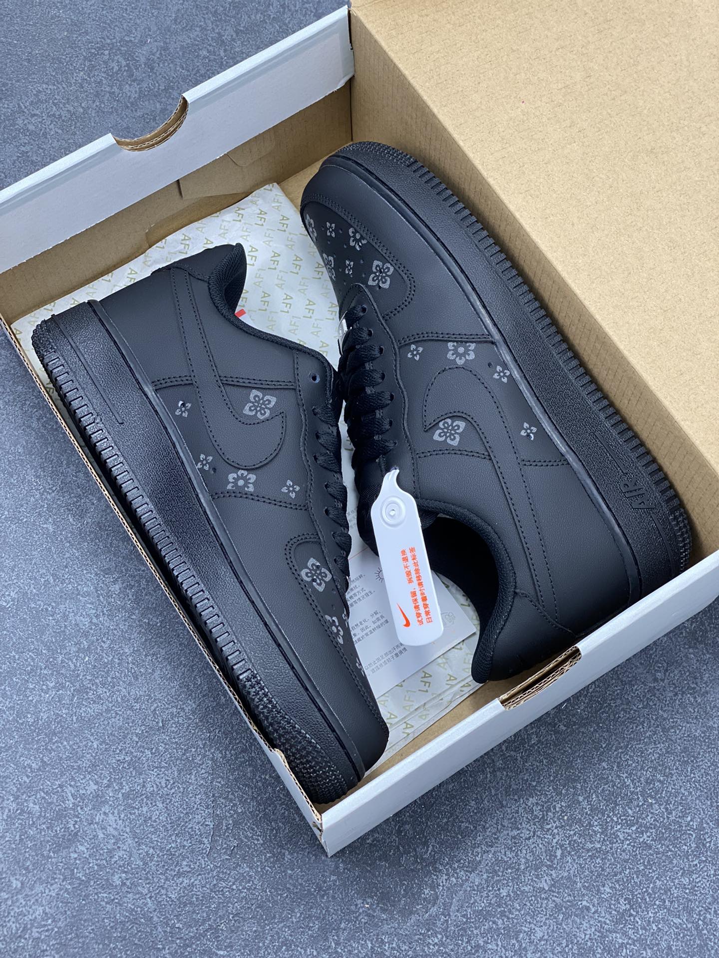 图片[9]-Nike Air Force 1 Low 07 全黑印花 原楦头原纸板 打造纯正低帮空军版型 专注外贸渠道 全掌内置蜂窝气垫 原盒配件 原厂中底钢印、拉帮完美 货号：315122-101 尺码：36 36.5 37.5 38 38.5 39 40 40.5 41 42 42.5 43 44 44.5 45-选品中心