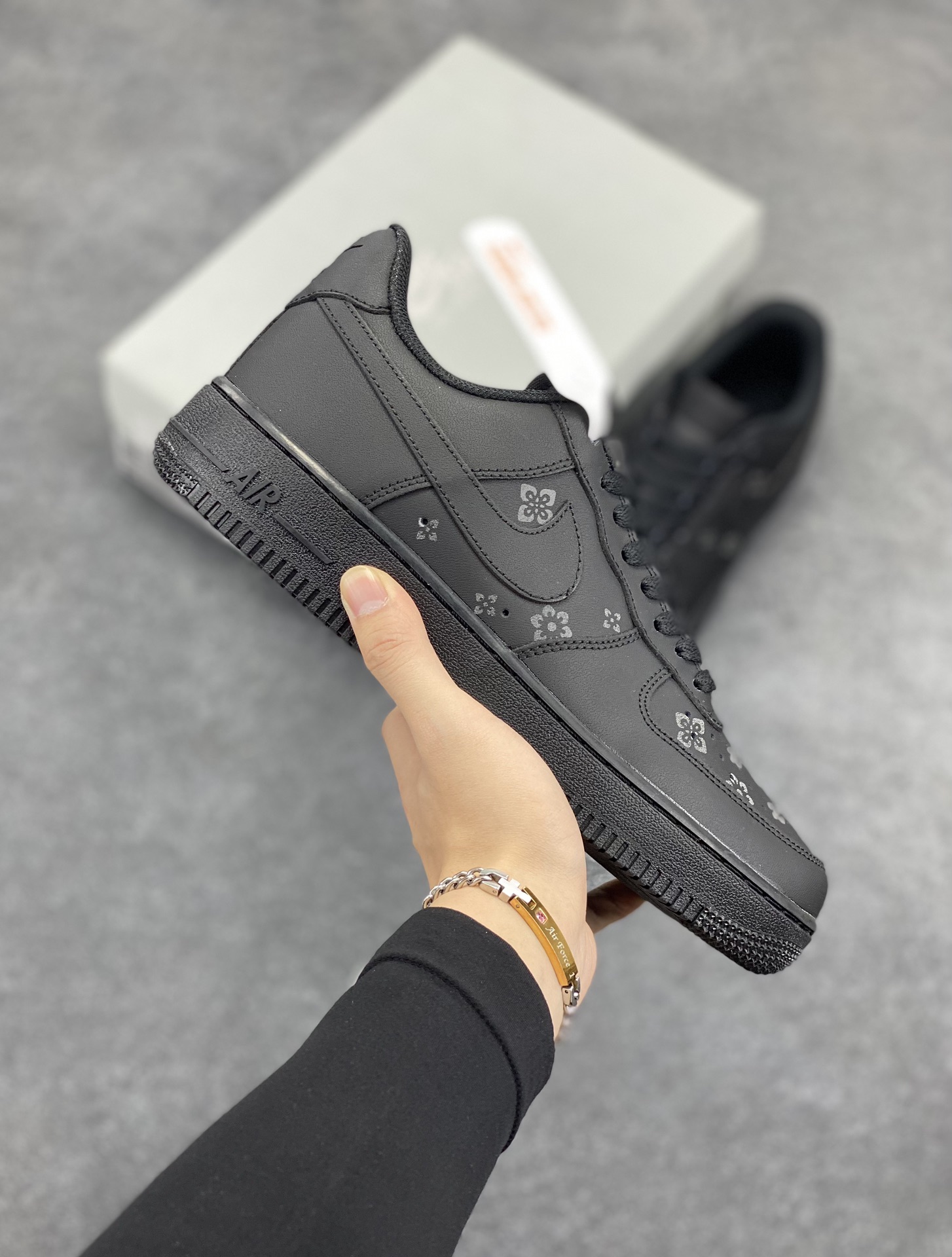 Nike Air Force 1 Low 07 全黑印花 原楦头原纸板 打造纯正低帮空军版型 专注外贸渠道 全掌内置蜂窝气垫 原盒配件 原厂中底钢印、拉帮完美 货号:315122-101 尺码:36 36.5 37.5 38 38.5 39 40 40.5 41 42 42.5 43 44 44.5 45-选品中心