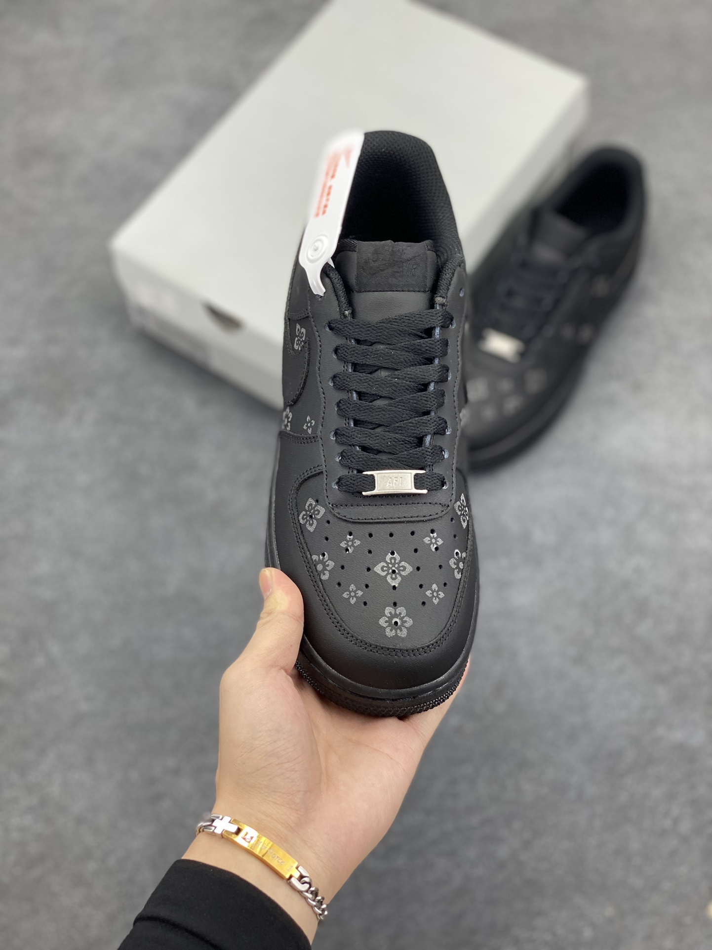 图片[2]-Nike Air Force 1 Low 07 全黑印花 原楦头原纸板 打造纯正低帮空军版型 专注外贸渠道 全掌内置蜂窝气垫 原盒配件 原厂中底钢印、拉帮完美 货号：315122-101 尺码：36 36.5 37.5 38 38.5 39 40 40.5 41 42 42.5 43 44 44.5 45-选品中心
