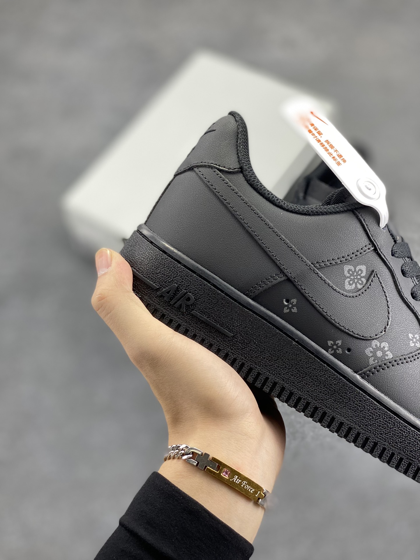 图片[6]-Nike Air Force 1 Low 07 全黑印花 原楦头原纸板 打造纯正低帮空军版型 专注外贸渠道 全掌内置蜂窝气垫 原盒配件 原厂中底钢印、拉帮完美 货号：315122-101 尺码：36 36.5 37.5 38 38.5 39 40 40.5 41 42 42.5 43 44 44.5 45-选品中心