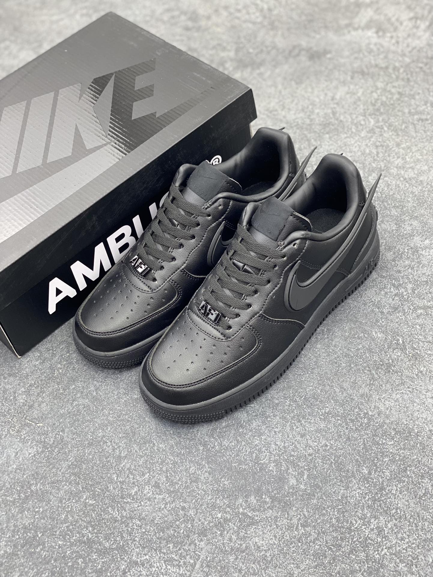 图片[8]-福利特价 Nike Air Force 1 Low AMBUSH联名 原楦头原纸板 打造纯正空军版型 专注外贸渠道 全掌内置蜂窝气垫 原盒配件 原厂中底钢印、拉帮完美 货号：DV3464 尺码：36 36.5 37.5 38 38.5 39 40 40.5 41 42 42.5 43 44 44.5 45-选品中心