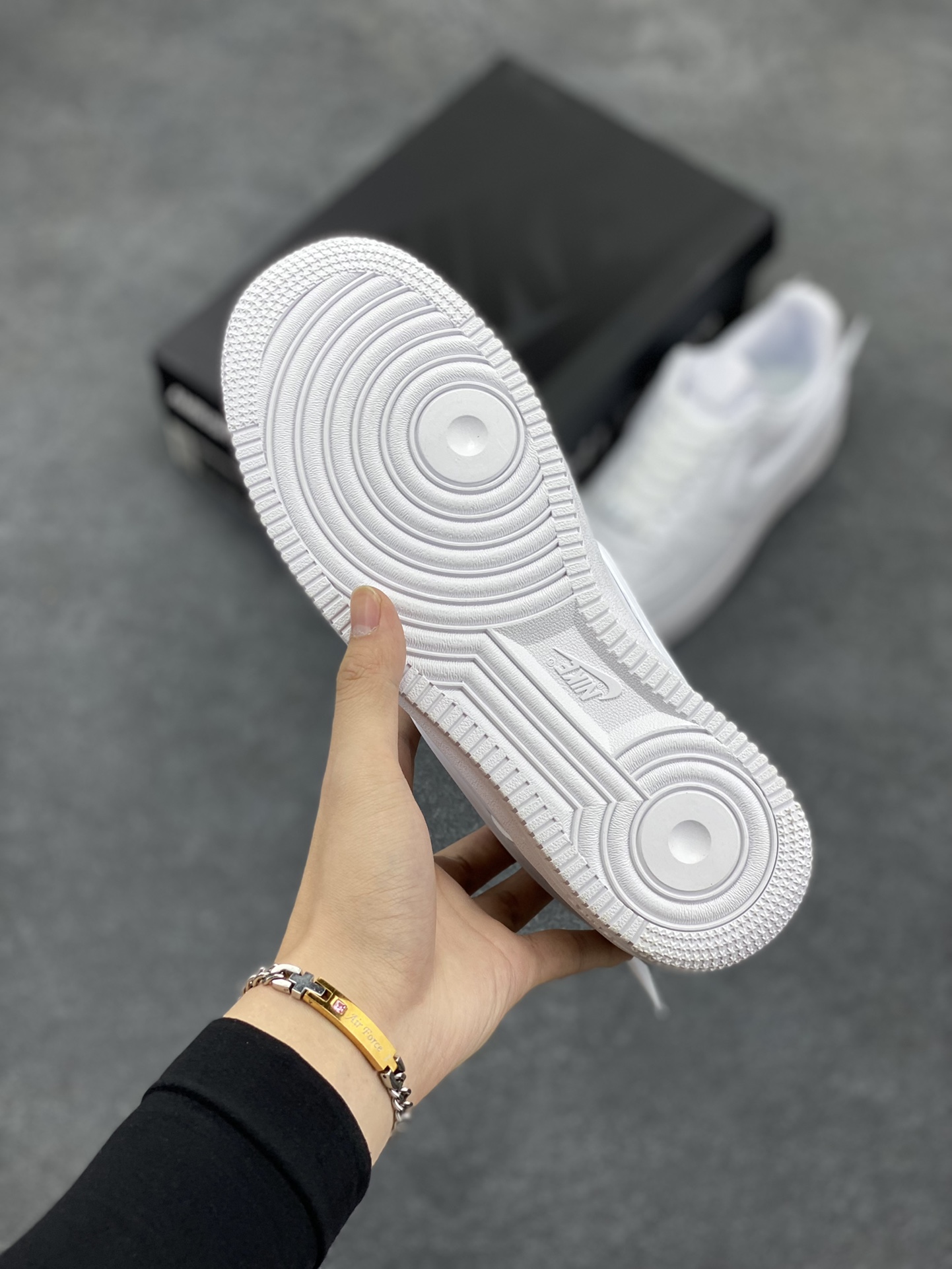 图片[5]-福利特价 Nike Air Force 1 Low AMBUSH联名 原楦头原纸板 打造纯正空军版型 专注外贸渠道 全掌内置蜂窝气垫 原盒配件 原厂中底钢印、拉帮完美 货号：DV3464 尺码：36 36.5 37.5 38 38.5 39 40 40.5 41 42 42.5 43 44 44.5 45-选品中心