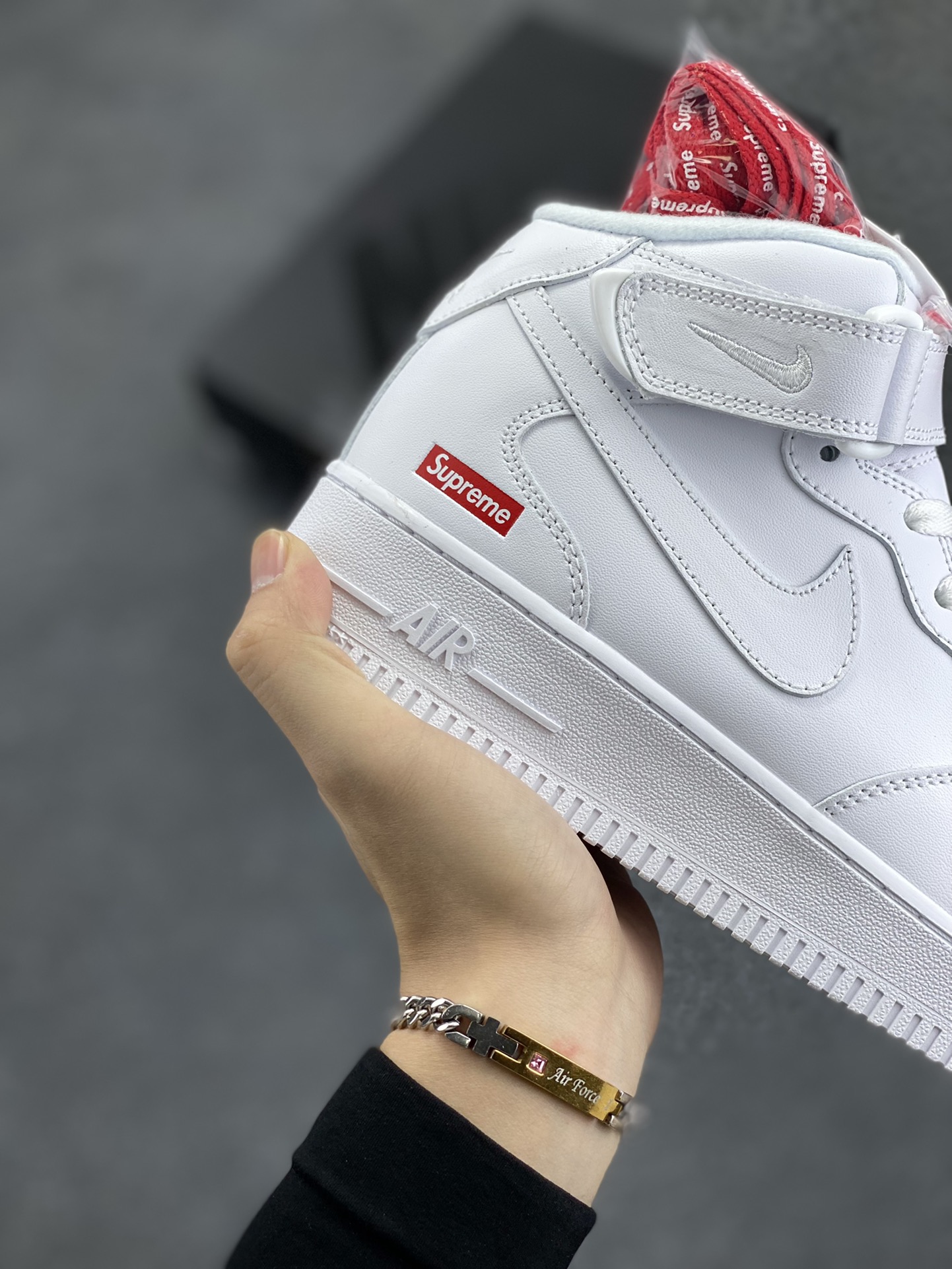 图片[6]-Air Force 1 Nike Low SUPERME联名 原楦头原纸板 打造纯正空军版型 专注外贸渠道 全掌内置蜂窝气垫 #原盒配件 原厂中底钢印、拉帮完美 货号：FZ8784-100 尺码：36 36.5 37.5 38 38.5 39 40 40.5 41 42 42.5 43 44 44.5 45 46-选品中心