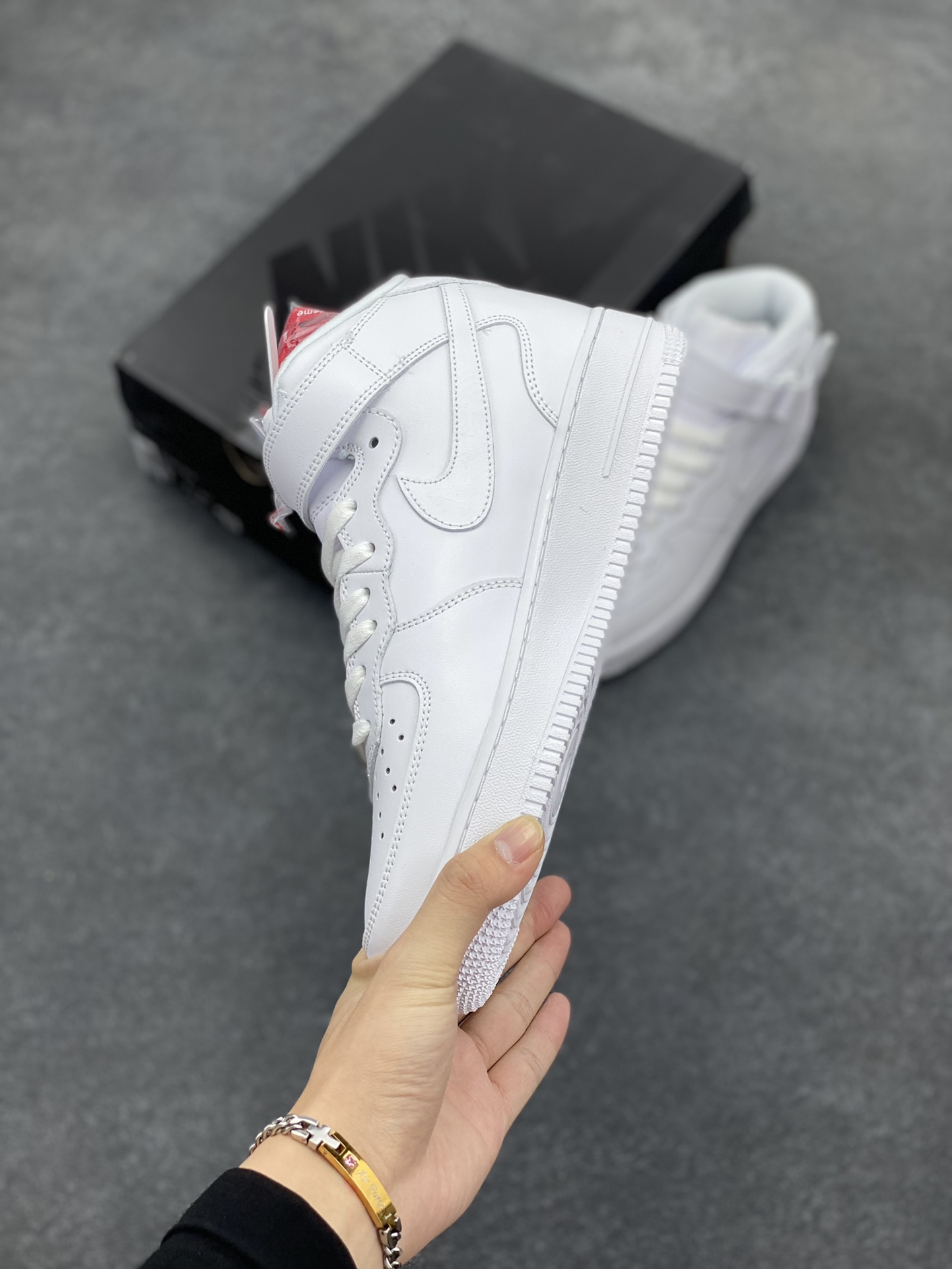 图片[3]-Air Force 1 Nike Low SUPERME联名 原楦头原纸板 打造纯正空军版型 专注外贸渠道 全掌内置蜂窝气垫 #原盒配件 原厂中底钢印、拉帮完美 货号：FZ8784-100 尺码：36 36.5 37.5 38 38.5 39 40 40.5 41 42 42.5 43 44 44.5 45 46-选品中心