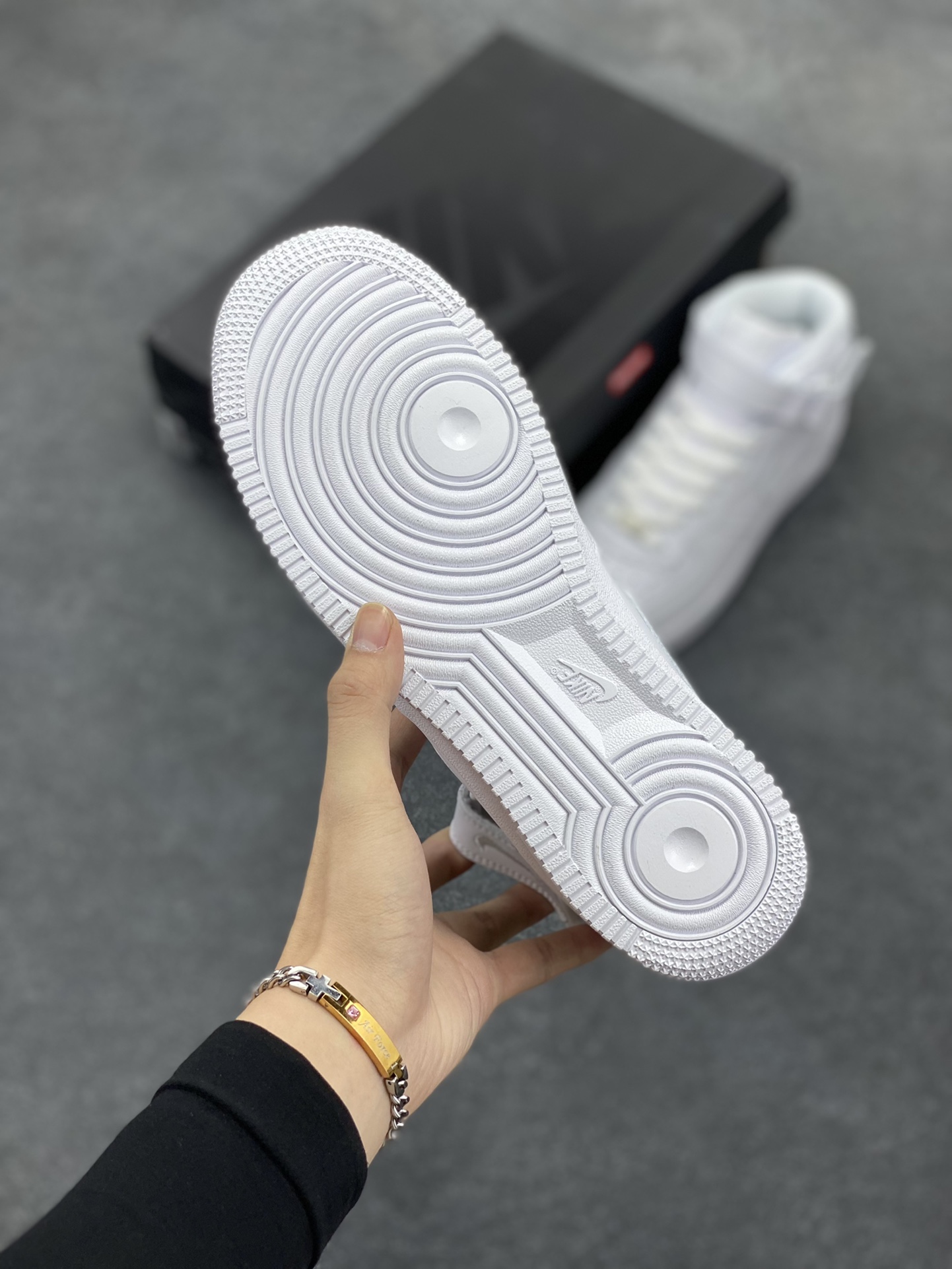 图片[5]-Air Force 1 Nike Low SUPERME联名 原楦头原纸板 打造纯正空军版型 专注外贸渠道 全掌内置蜂窝气垫 #原盒配件 原厂中底钢印、拉帮完美 货号：FZ8784-100 尺码：36 36.5 37.5 38 38.5 39 40 40.5 41 42 42.5 43 44 44.5 45 46-选品中心