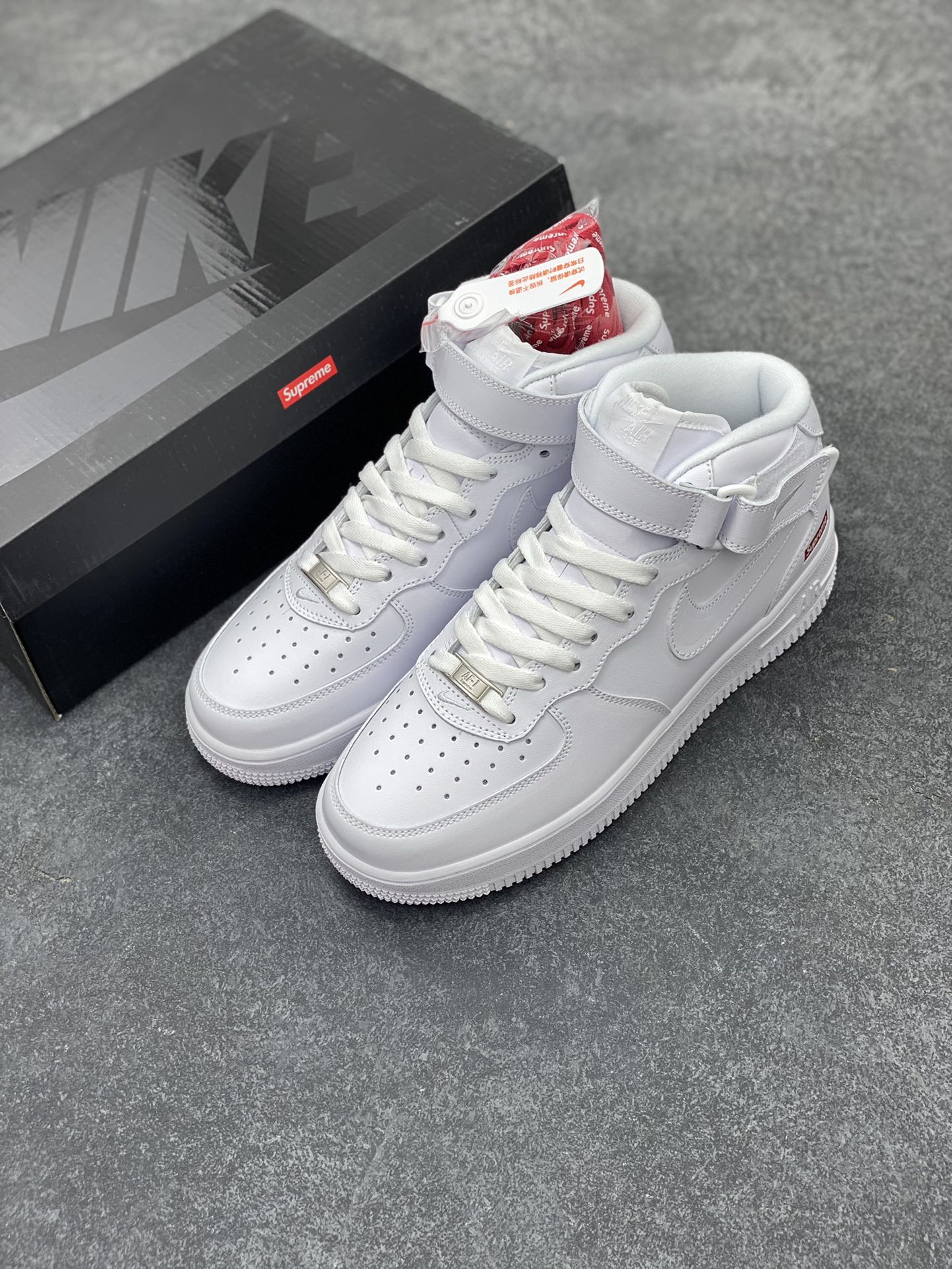图片[8]-Air Force 1 Nike Low SUPERME联名 原楦头原纸板 打造纯正空军版型 专注外贸渠道 全掌内置蜂窝气垫 #原盒配件 原厂中底钢印、拉帮完美 货号：FZ8784-100 尺码：36 36.5 37.5 38 38.5 39 40 40.5 41 42 42.5 43 44 44.5 45 46-选品中心