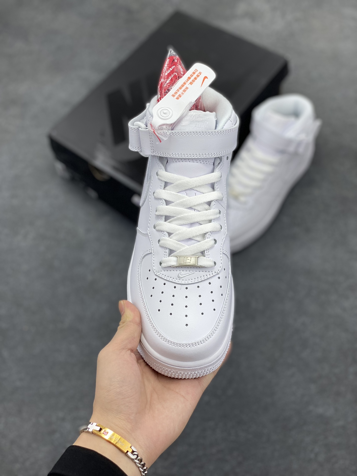 图片[2]-Air Force 1 Nike Low SUPERME联名 原楦头原纸板 打造纯正空军版型 专注外贸渠道 全掌内置蜂窝气垫 #原盒配件 原厂中底钢印、拉帮完美 货号：FZ8784-100 尺码：36 36.5 37.5 38 38.5 39 40 40.5 41 42 42.5 43 44 44.5 45 46-选品中心