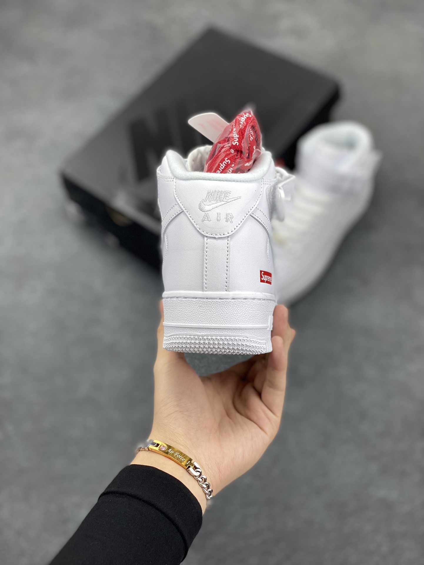 图片[4]-Air Force 1 Nike Low SUPERME联名 原楦头原纸板 打造纯正空军版型 专注外贸渠道 全掌内置蜂窝气垫 #原盒配件 原厂中底钢印、拉帮完美 货号：FZ8784-100 尺码：36 36.5 37.5 38 38.5 39 40 40.5 41 42 42.5 43 44 44.5 45 46-选品中心