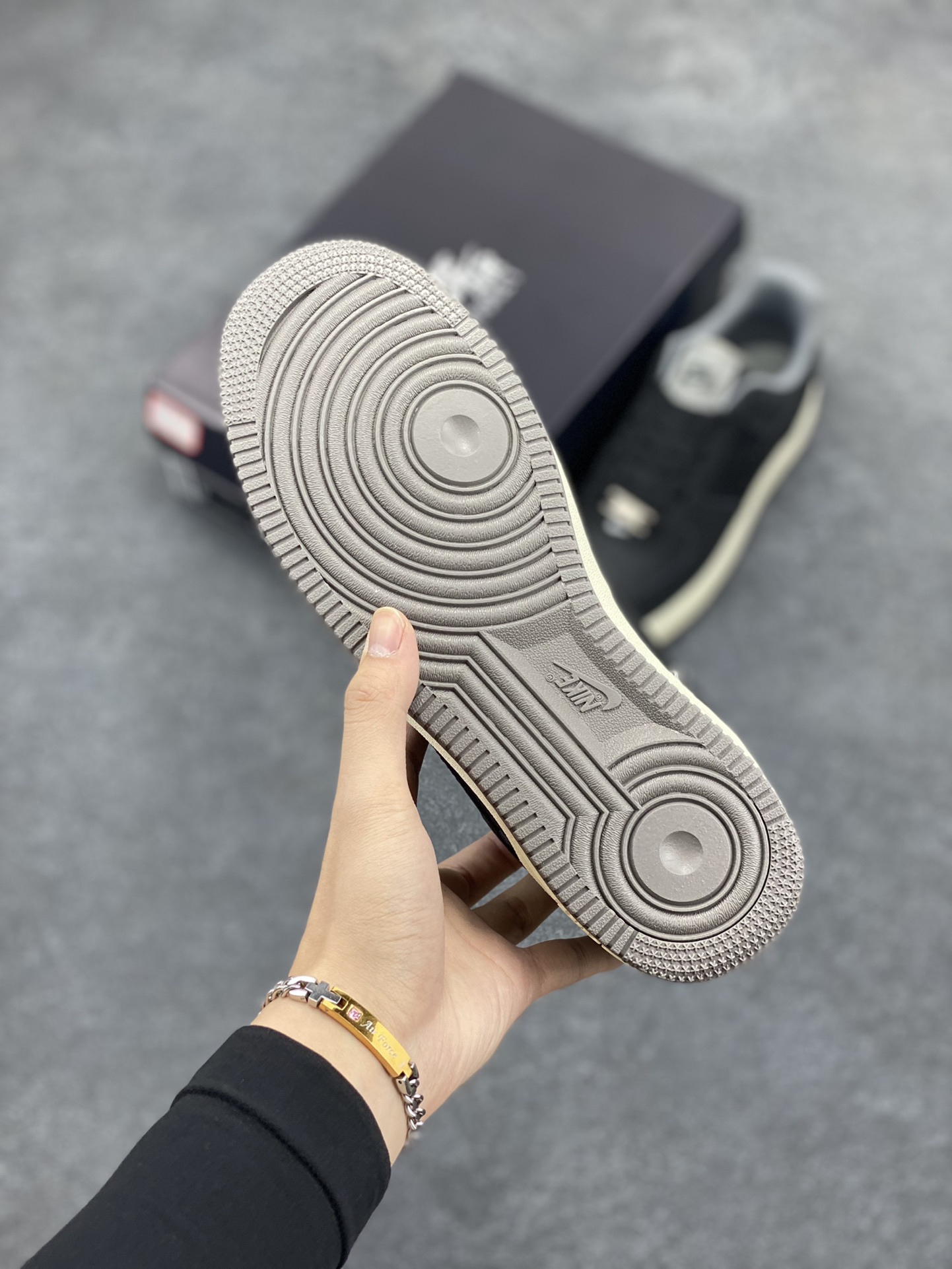 图片[5]-Nike Air Force 1 Low 07 \”Dark Pewter\” 黑 原楦头原纸板 打造纯正低帮空军版型 专注外贸渠道 全掌内置蜂窝气垫 原盒配件 原厂中底钢印、拉帮完美 货号：FZ5225-001 尺码：36 36.5 37.5 38 38.5 39 40 40.5 41 42 42.5 43 44 44.5 45-选品中心