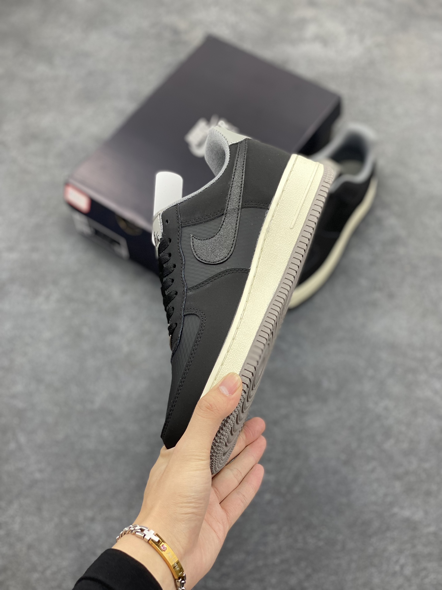 图片[3]-Nike Air Force 1 Low 07 \”Dark Pewter\” 黑 原楦头原纸板 打造纯正低帮空军版型 专注外贸渠道 全掌内置蜂窝气垫 原盒配件 原厂中底钢印、拉帮完美 货号：FZ5225-001 尺码：36 36.5 37.5 38 38.5 39 40 40.5 41 42 42.5 43 44 44.5 45-选品中心