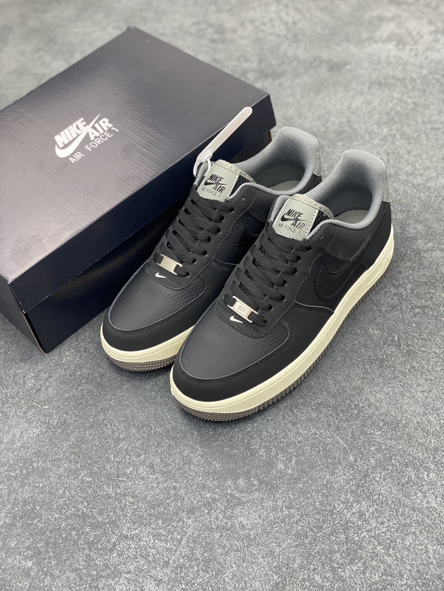 图片[8]-Nike Air Force 1 Low 07 \”Dark Pewter\” 黑 原楦头原纸板 打造纯正低帮空军版型 专注外贸渠道 全掌内置蜂窝气垫 原盒配件 原厂中底钢印、拉帮完美 货号：FZ5225-001 尺码：36 36.5 37.5 38 38.5 39 40 40.5 41 42 42.5 43 44 44.5 45-选品中心