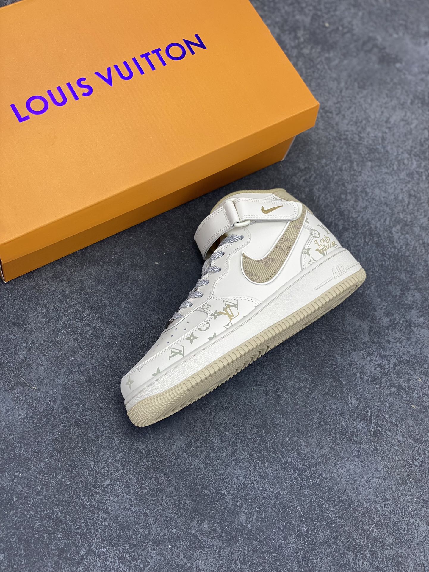 图片[7]-NIke Air Force 1 \’07 Low “LV联名–浅黄牛仔暗夜精灵”空军一号 中帮 运动鞋 休闲鞋 折边针车 工艺难度大 原楦头原纸板 原装鞋盒 定制五金配件 内置全掌气垫 原厂鞋底 货号：DV9988-600 尺码：36 36.5 37.5 38 38.5 39 40 40.5 41 42 42.5 43 44 44.5 45-选品中心