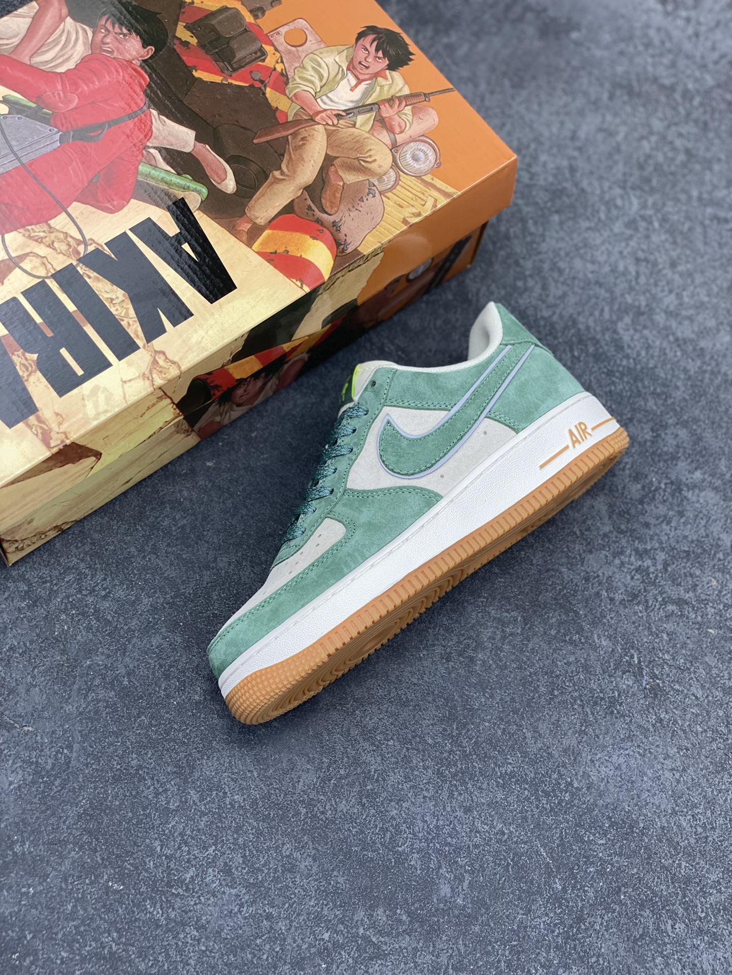 图片[7]-AKIRA×Nike Air Force 1 Low ’07 米绿麂皮 配色 头成麂皮 满天星配色 空军一号低帮休闲板鞋 原厂麂皮 原楦原纸板 纯正版型 正品NFC感应芯片 高清洁度 内置全掌气垫 货号：CV0820-405 尺码：36 36.5 37.5 38 38.5 39 40 40.5 41 42 42.5 43 44 44.5 45-选品中心