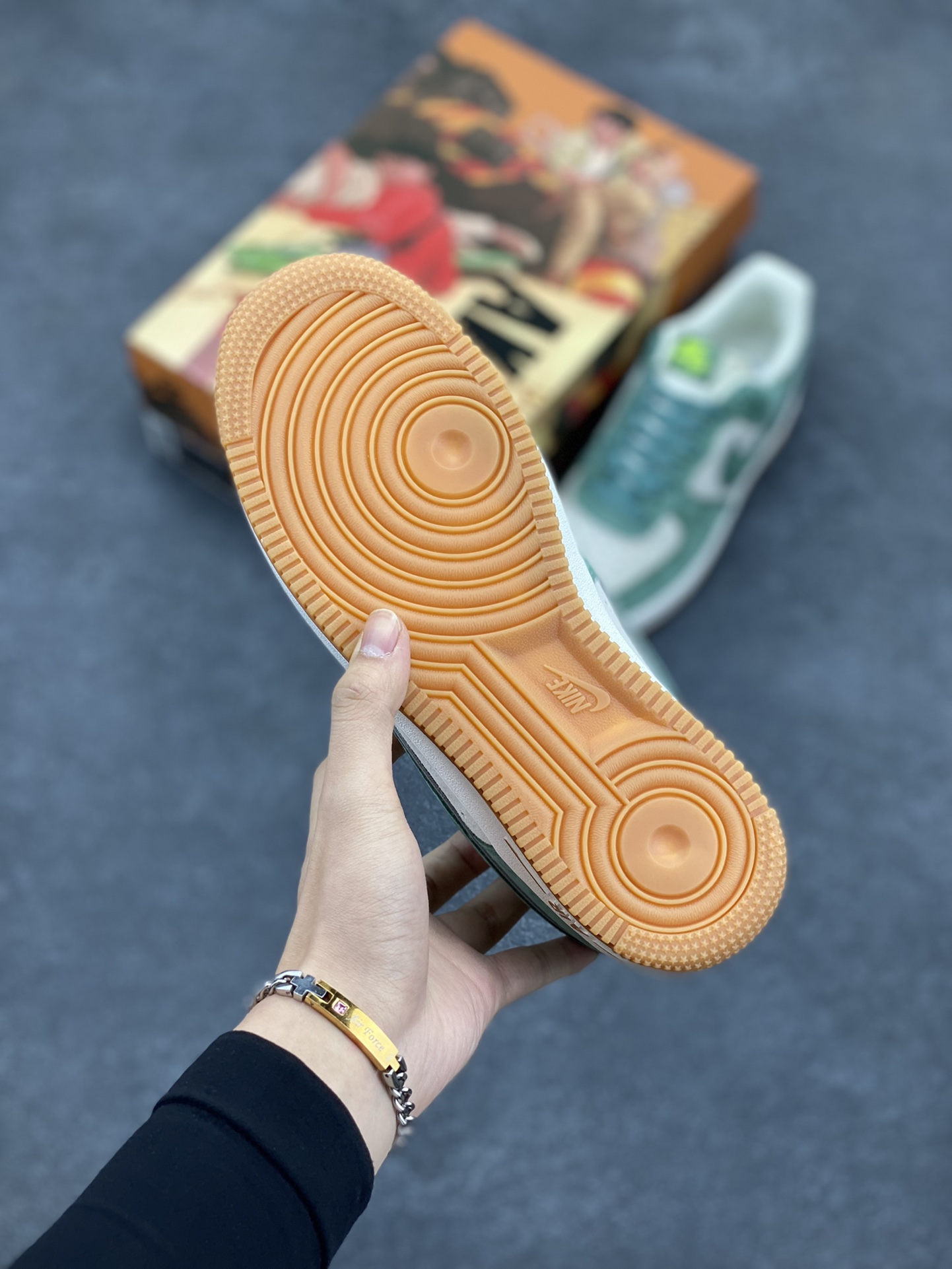 图片[5]-AKIRA×Nike Air Force 1 Low ’07 米绿麂皮 配色 头成麂皮 满天星配色 空军一号低帮休闲板鞋 原厂麂皮 原楦原纸板 纯正版型 正品NFC感应芯片 高清洁度 内置全掌气垫 货号：CV0820-405 尺码：36 36.5 37.5 38 38.5 39 40 40.5 41 42 42.5 43 44 44.5 45-选品中心