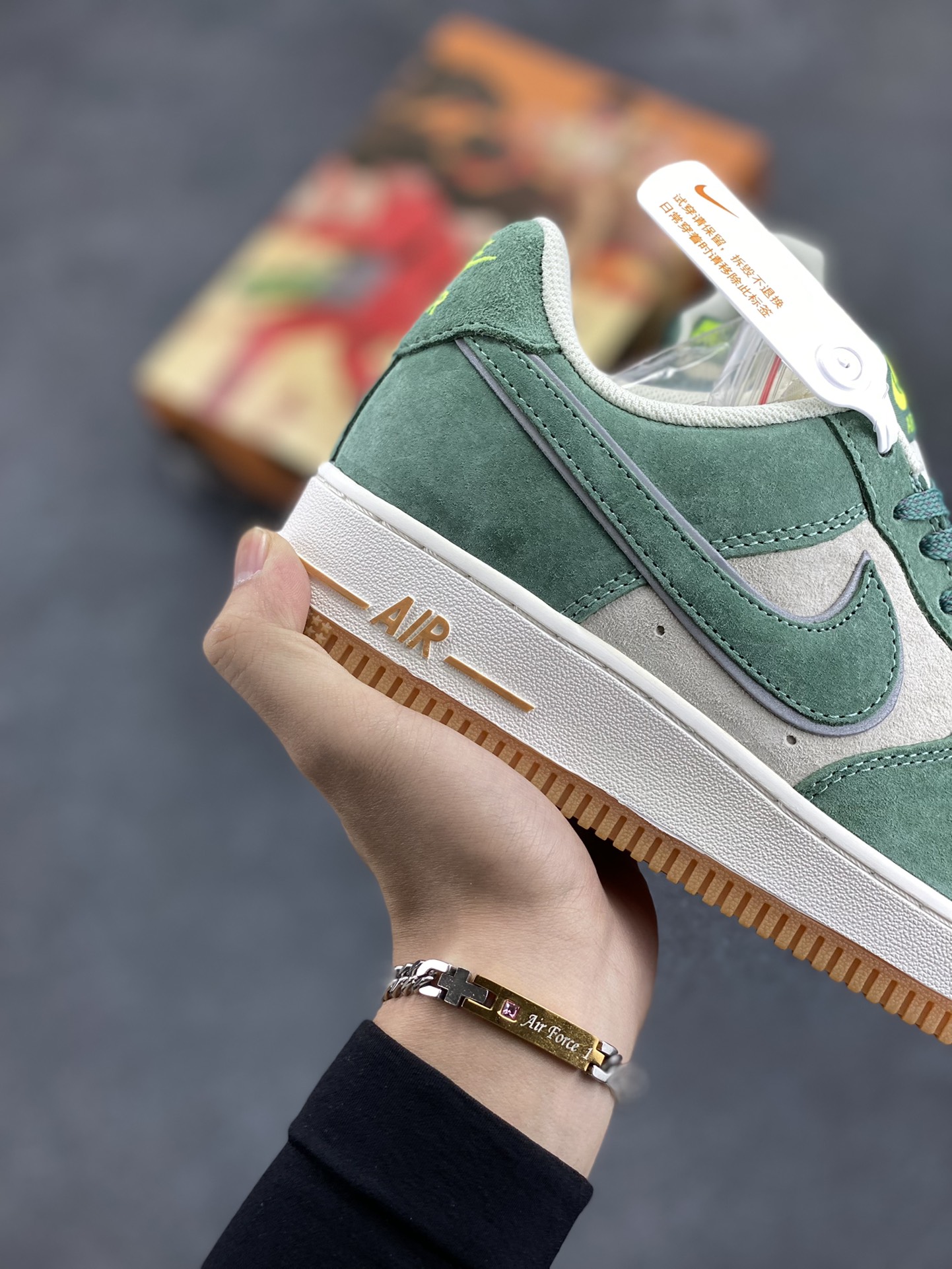 图片[6]-AKIRA×Nike Air Force 1 Low ’07 米绿麂皮 配色 头成麂皮 满天星配色 空军一号低帮休闲板鞋 原厂麂皮 原楦原纸板 纯正版型 正品NFC感应芯片 高清洁度 内置全掌气垫 货号：CV0820-405 尺码：36 36.5 37.5 38 38.5 39 40 40.5 41 42 42.5 43 44 44.5 45-选品中心