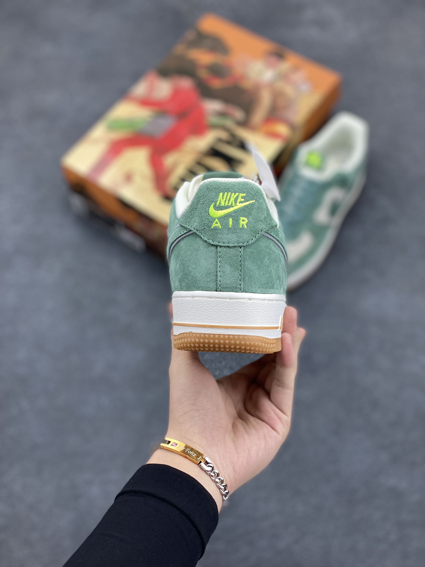 图片[4]-AKIRA×Nike Air Force 1 Low ’07 米绿麂皮 配色 头成麂皮 满天星配色 空军一号低帮休闲板鞋 原厂麂皮 原楦原纸板 纯正版型 正品NFC感应芯片 高清洁度 内置全掌气垫 货号：CV0820-405 尺码：36 36.5 37.5 38 38.5 39 40 40.5 41 42 42.5 43 44 44.5 45-选品中心