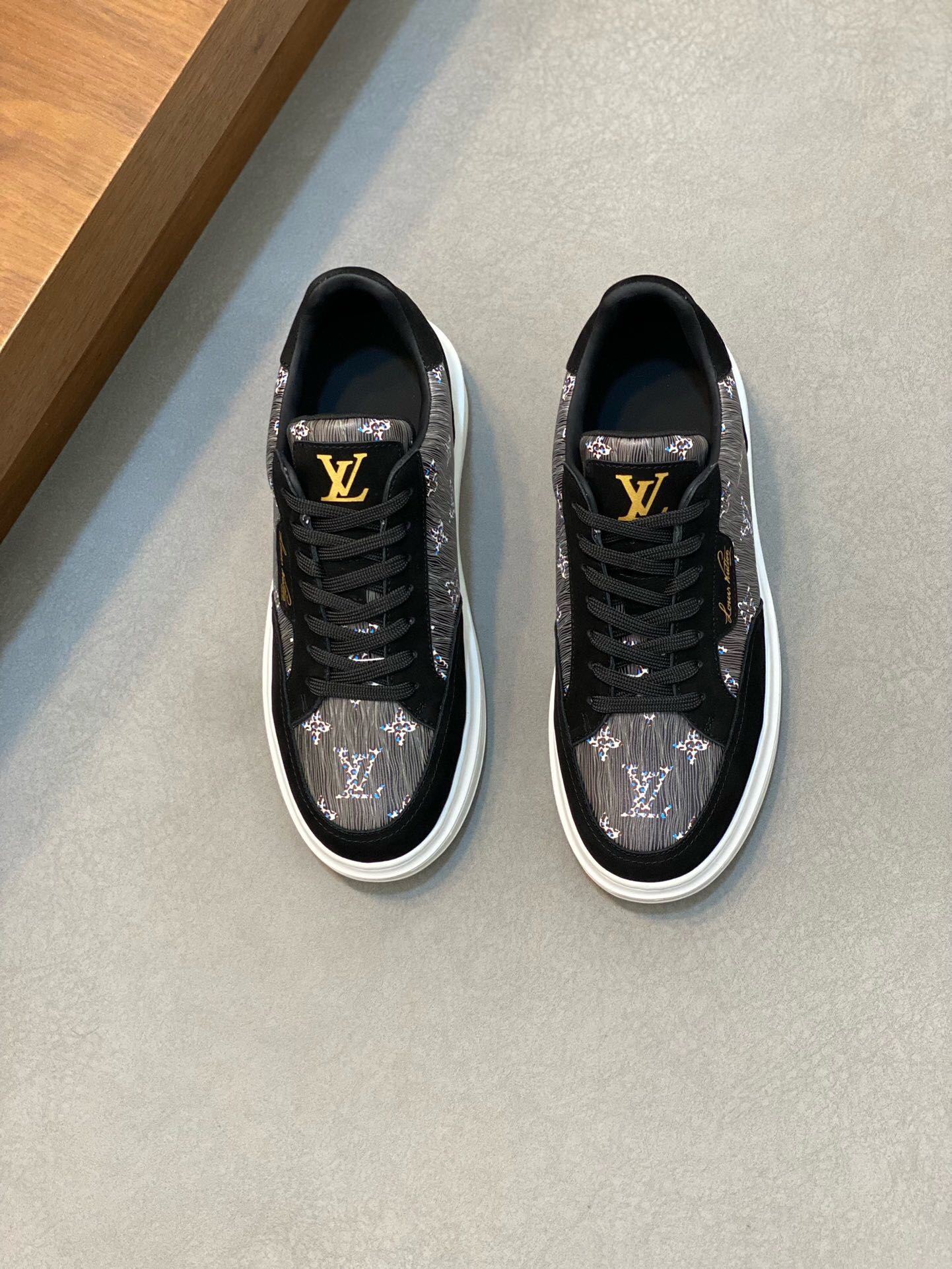 NO:217694,Brand LOUIS VUITTON original color matching code number 38-44 standard code custom made 45 price material Louis Vuitton new style casual shoes!  Original single-quality Labon craft upper adopts imported cowhide cowhide inner style and fashionable. Simple and atmospheric original LV ultra-light sole, Louis Vuitton, louis vuitton, louis vuitton, louis vuitton, cowhide19860909品牌LOUIS VUITTON 颜色原版配色 码数38-44标准码 定做45 价格 材质路易威登新款 休闲鞋！原单品质拉邦工艺鞋面采用进口牛皮牛皮内里版型时尚 简单大气原版LV超轻大底,路易威登,louis vuitton,louis vuitton,louis vuitton,cowhide,Men's shoes