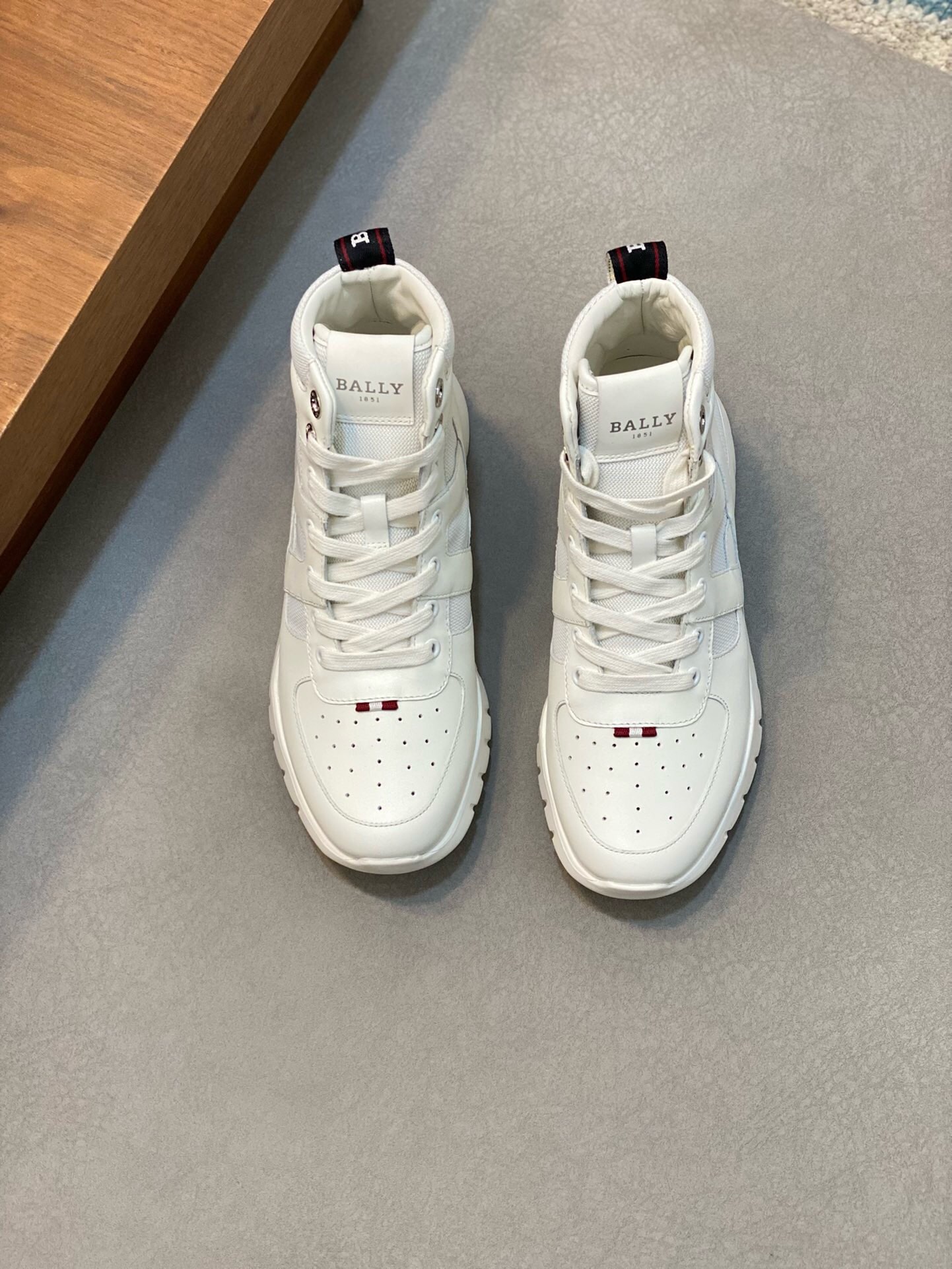 NO:219515,Brand B A L L Y original color matching code number 39-44 standard code Price Material new style of Bali high top men Classic casual shoes simple atmospheric super high style selection of cowhide with luxury cowhide inner smooth lines light and comfortable original wear-resistant rubber outsole, Bali casual shoes, bally, cowhide19860909品牌B A L L Y 颜色原版配色 码数39-44标准码 价格 材质巴利新款 高帮男士 经典休闲鞋简约大气超高逼格选用头层牛皮搭配搭配奢华牛皮内里流畅线条轻便舒适原版耐磨橡胶大底,巴利 休闲鞋,bally,cowhide,Men's shoes