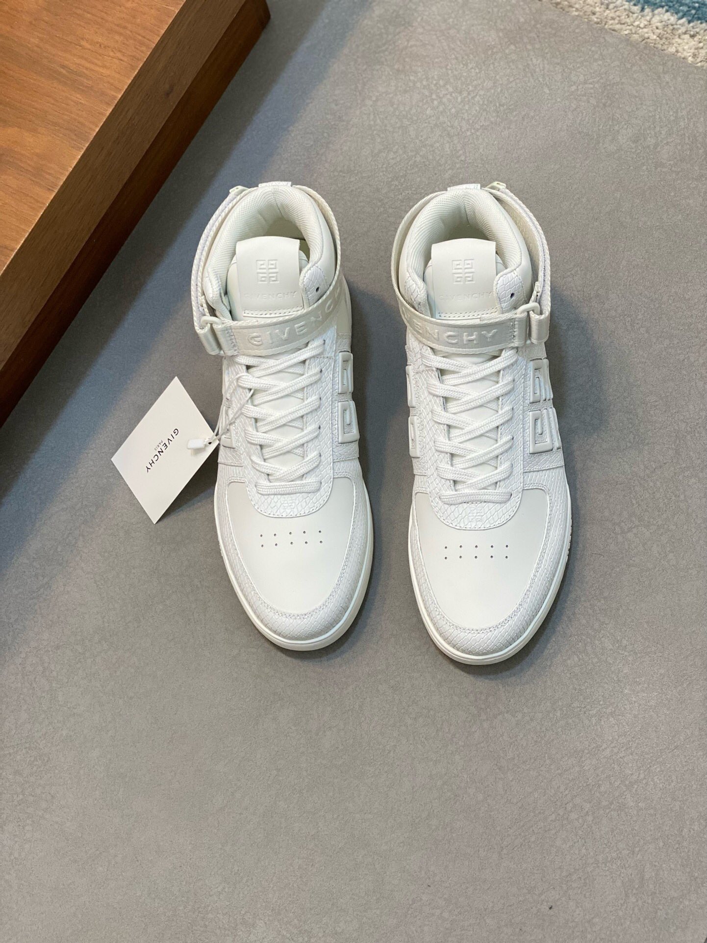 NO:219520,Brand GIVENCHY Color Original Color Number 39-44 Customized 38.45 Price Material Givenchy Top-grade Original Product!  High-quality high-top sports shoes uppers are made of imported cowhide fabric breathable and comfortable cowhide inner cowhide feet, original outsole, fashionable, simple and elegant style, versatile, Givenchy casual shoes, given, given, given, sneakers, cowhide19860909品牌GIVENCHY 颜色 原版配色 码数39-44定做38.45 价格 材质纪梵希顶级·原单货！精品好货高帮 运动鞋鞋面采用进口牛皮面料透气舒服牛皮内里 牛皮垫脚 原版大底 版型时尚简洁大方 百搭款,纪梵希休闲鞋,givenchy,givenchy,sneakers,cowhide,Men's shoes