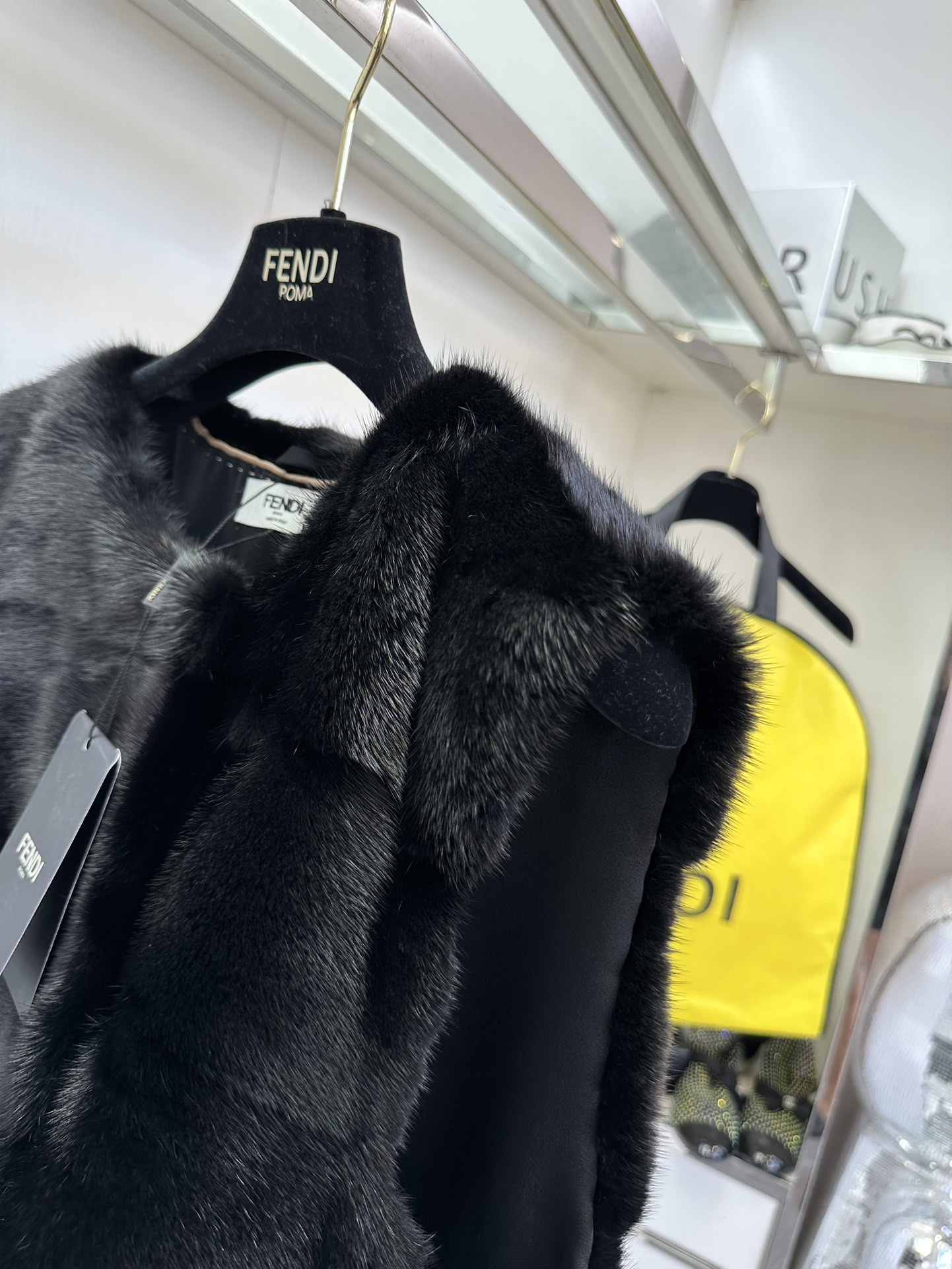 Luxurious Copenhagen-Class Purple Mink Suit with Dustproof Bags – F*NDI - 图片 5