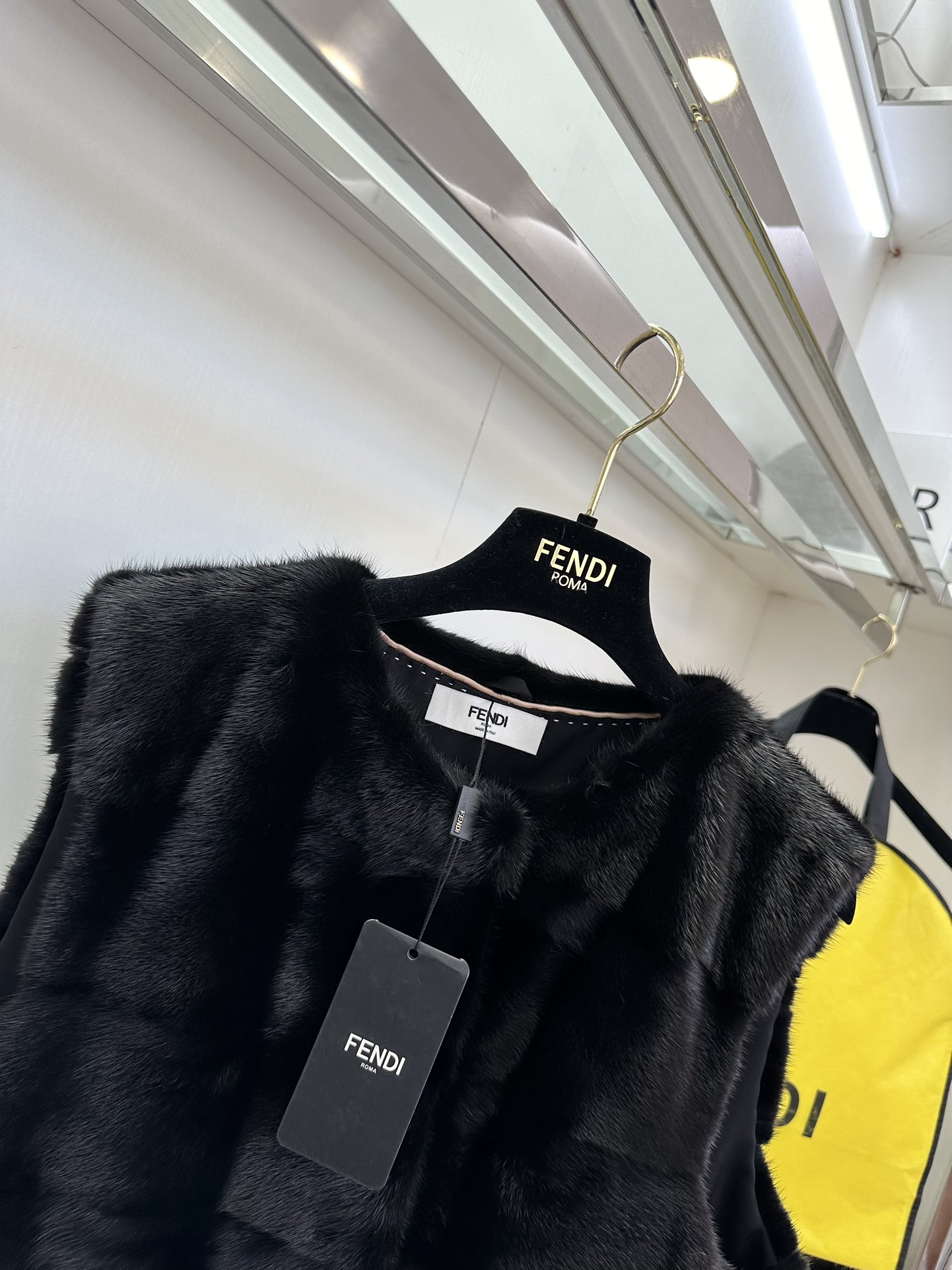 Luxurious Copenhagen-Class Purple Mink Suit with Dustproof Bags – F*NDI - 图片 6