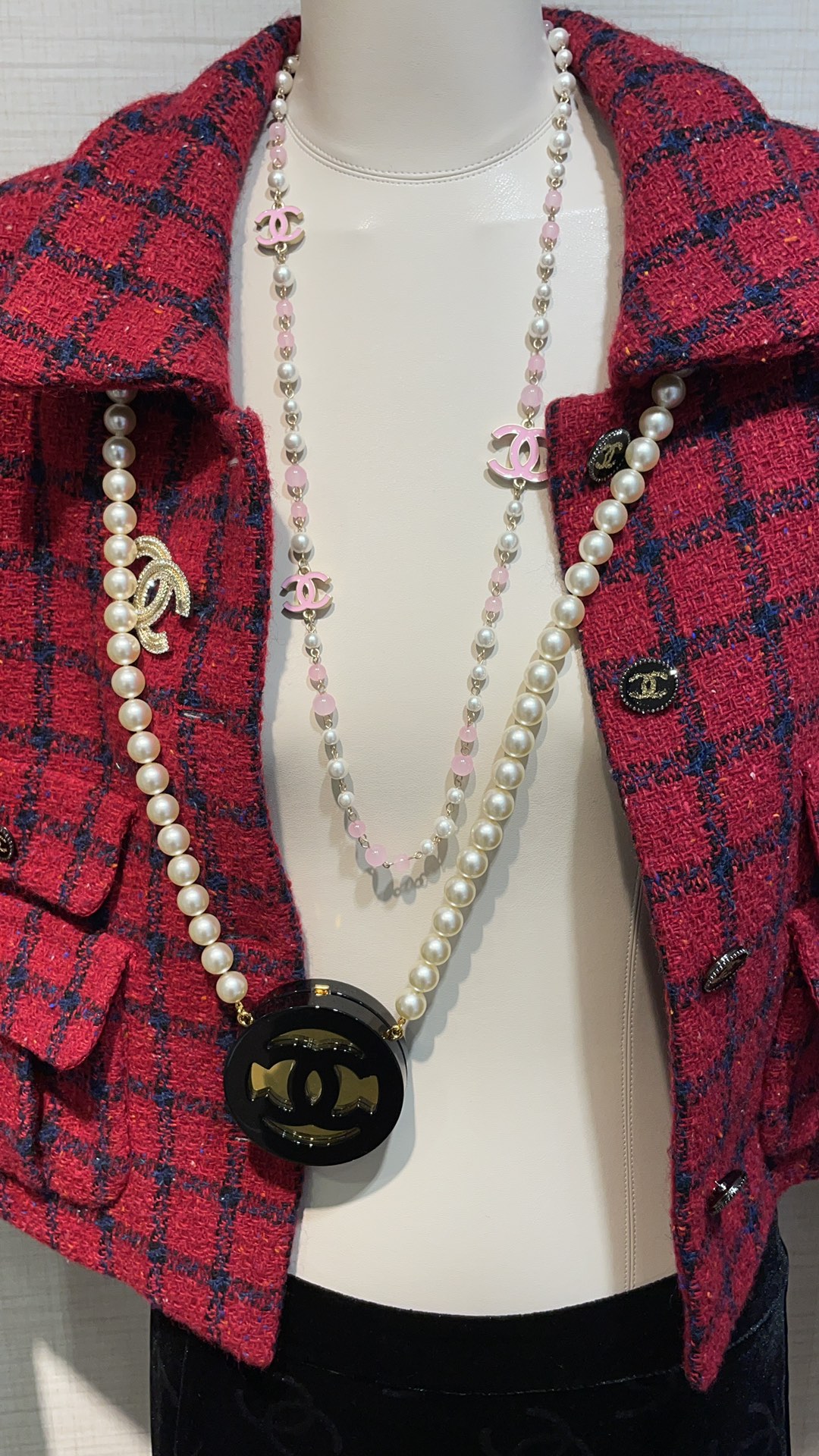 编号XXL0946
今日到货💕毛衣链粉色款
𝑪𝒉𝒂𝒏𝒆𝒍 中古款粉色珐琅双C珍珠毛衣链 

半透粉色串珠