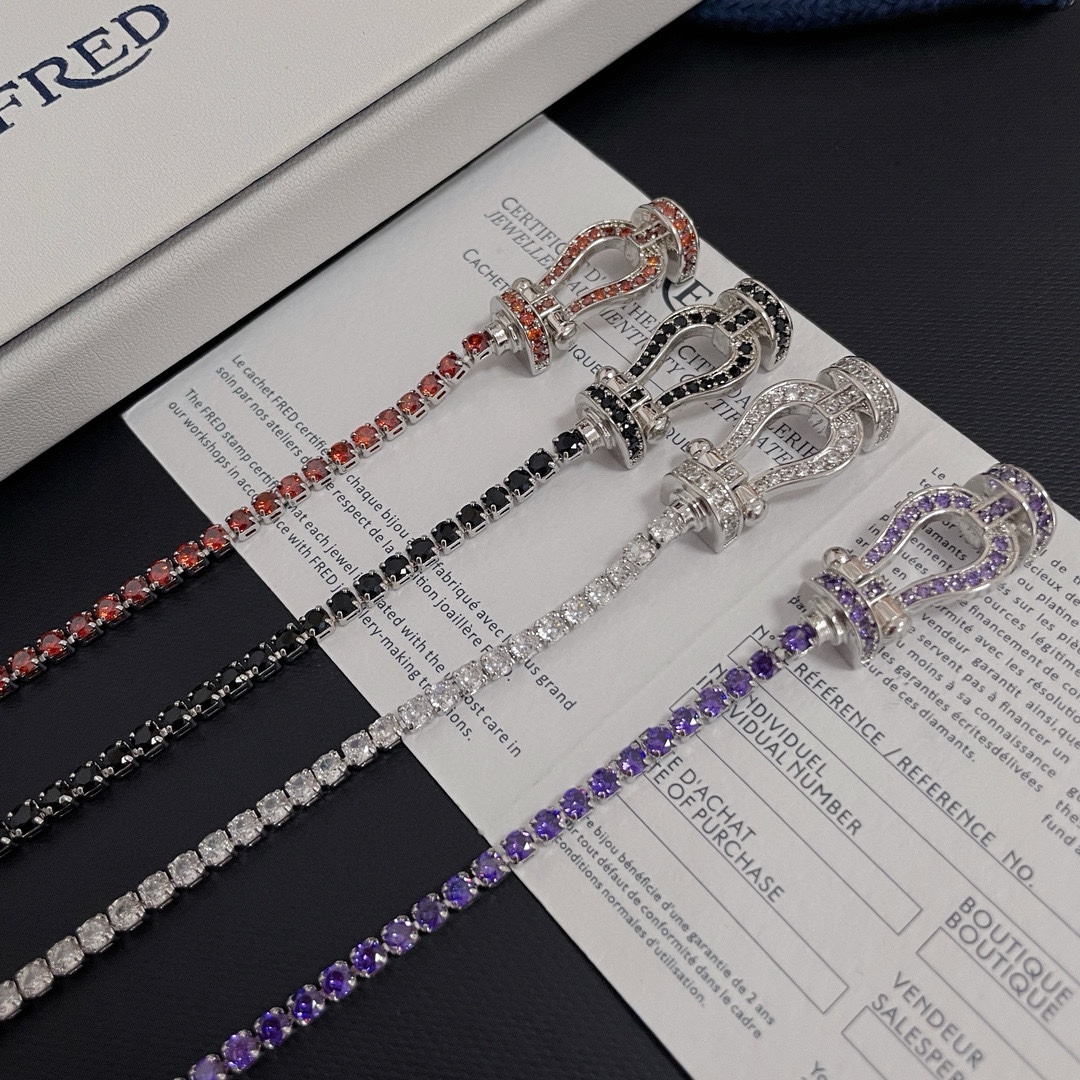 Custom Black-Drilled Horseshoe Chains: High-End, Specialized Cabinets with Logo for Various Occasions - 图片 7