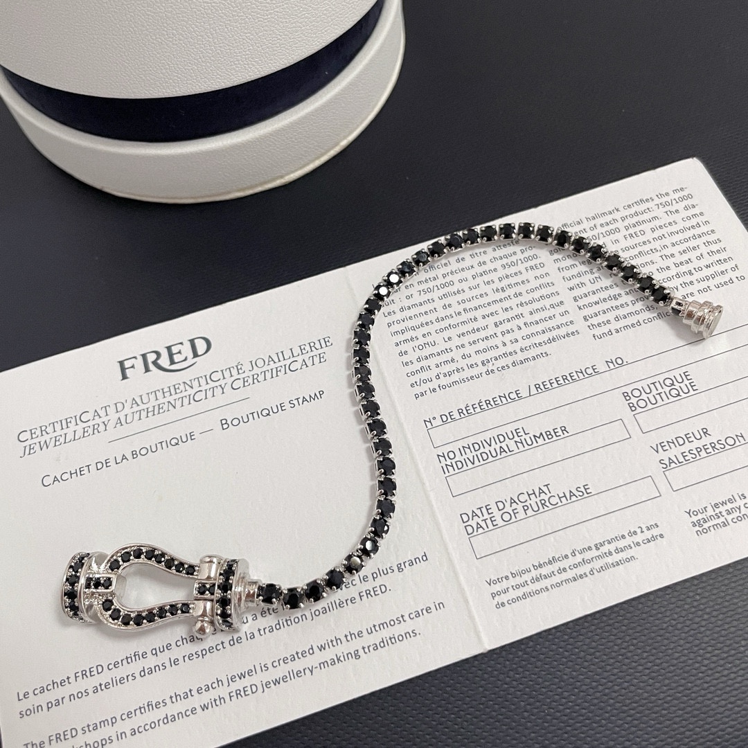 Custom Black-Drilled Horseshoe Chains: High-End, Specialized Cabinets with Logo for Various Occasions - 图片 9